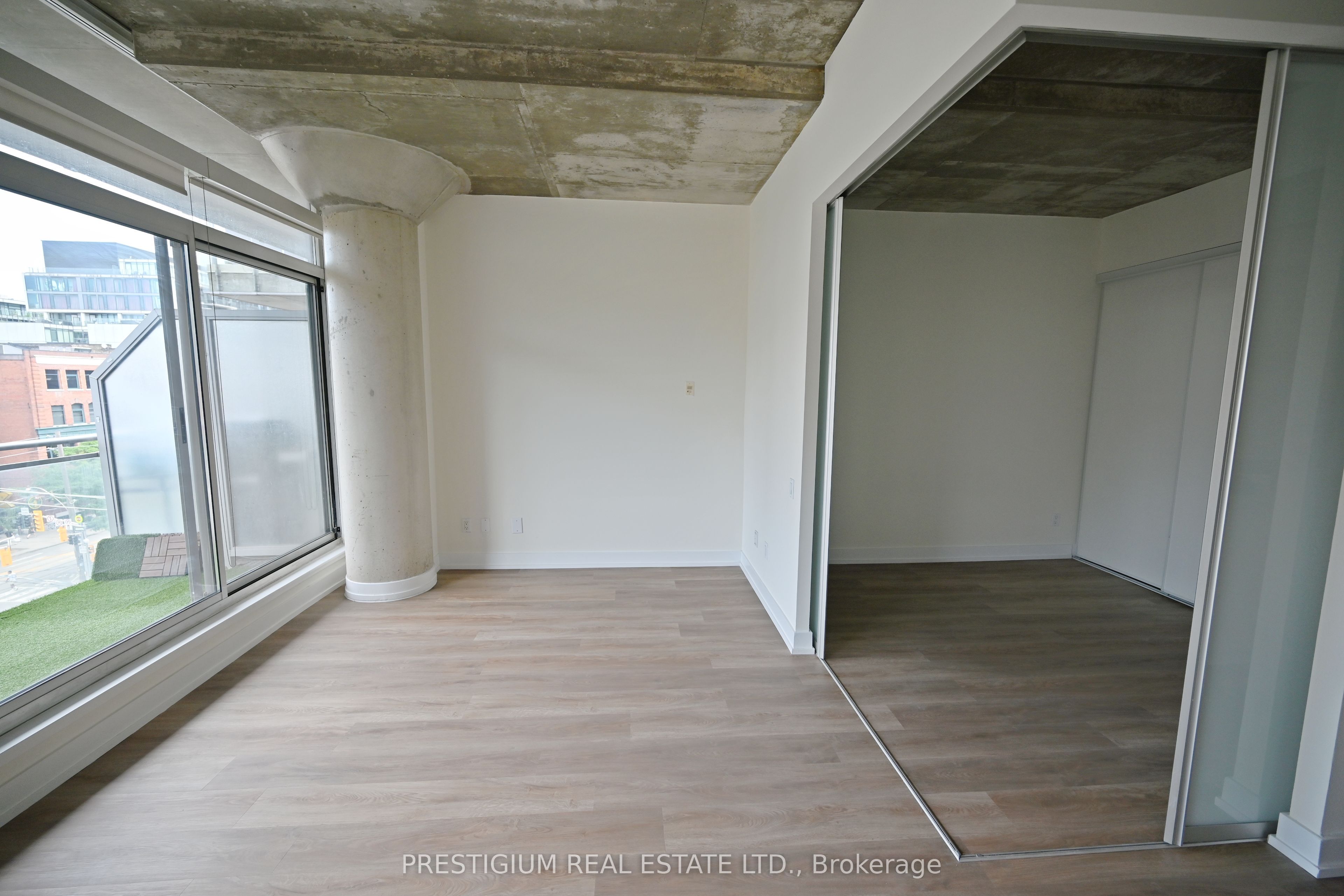 66 Portland Street 611, Toronto, ON M5V 2M6 photo 5