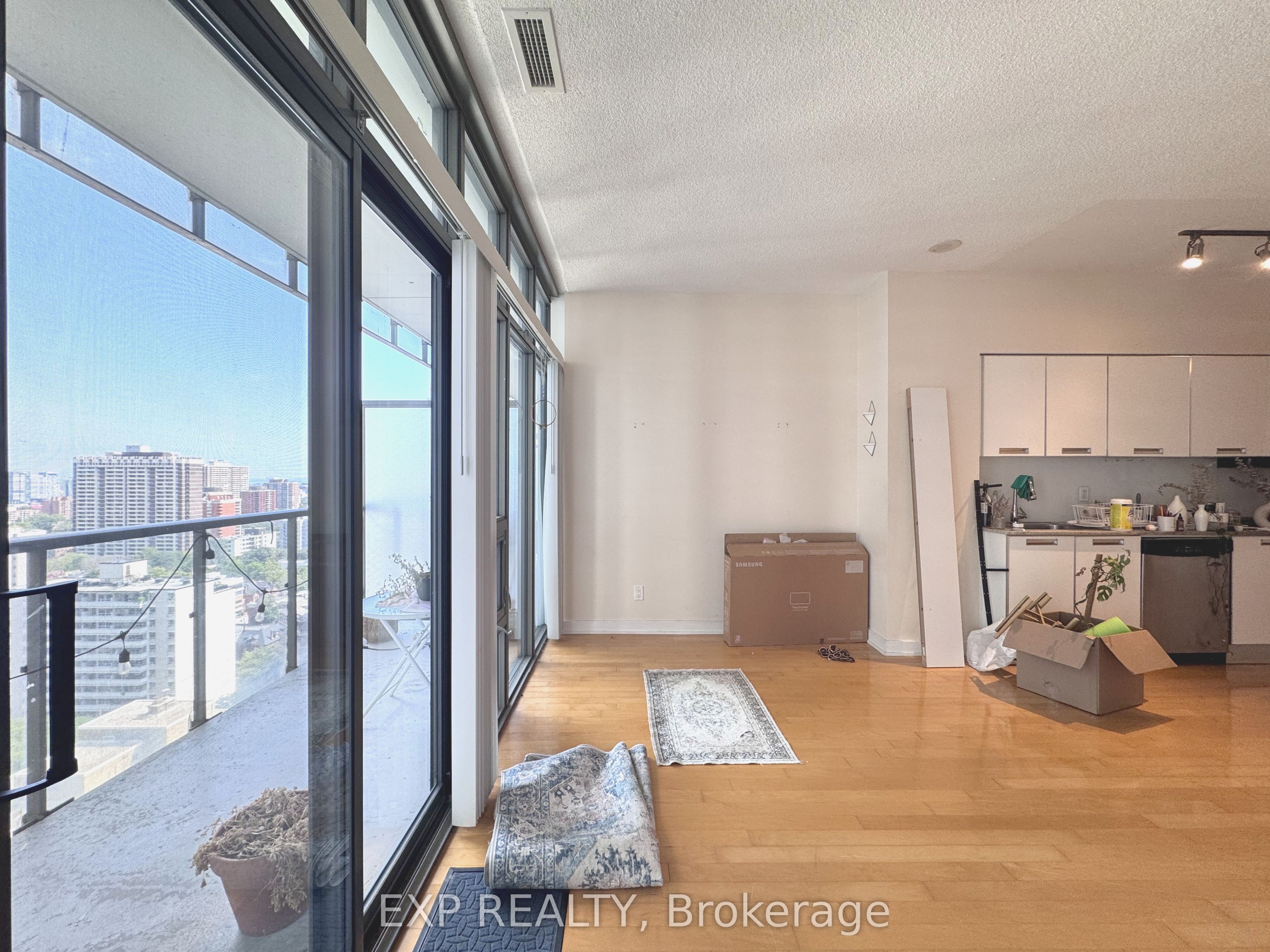 33 Charles Street E 2001, Toronto, ON M4Y 0A2