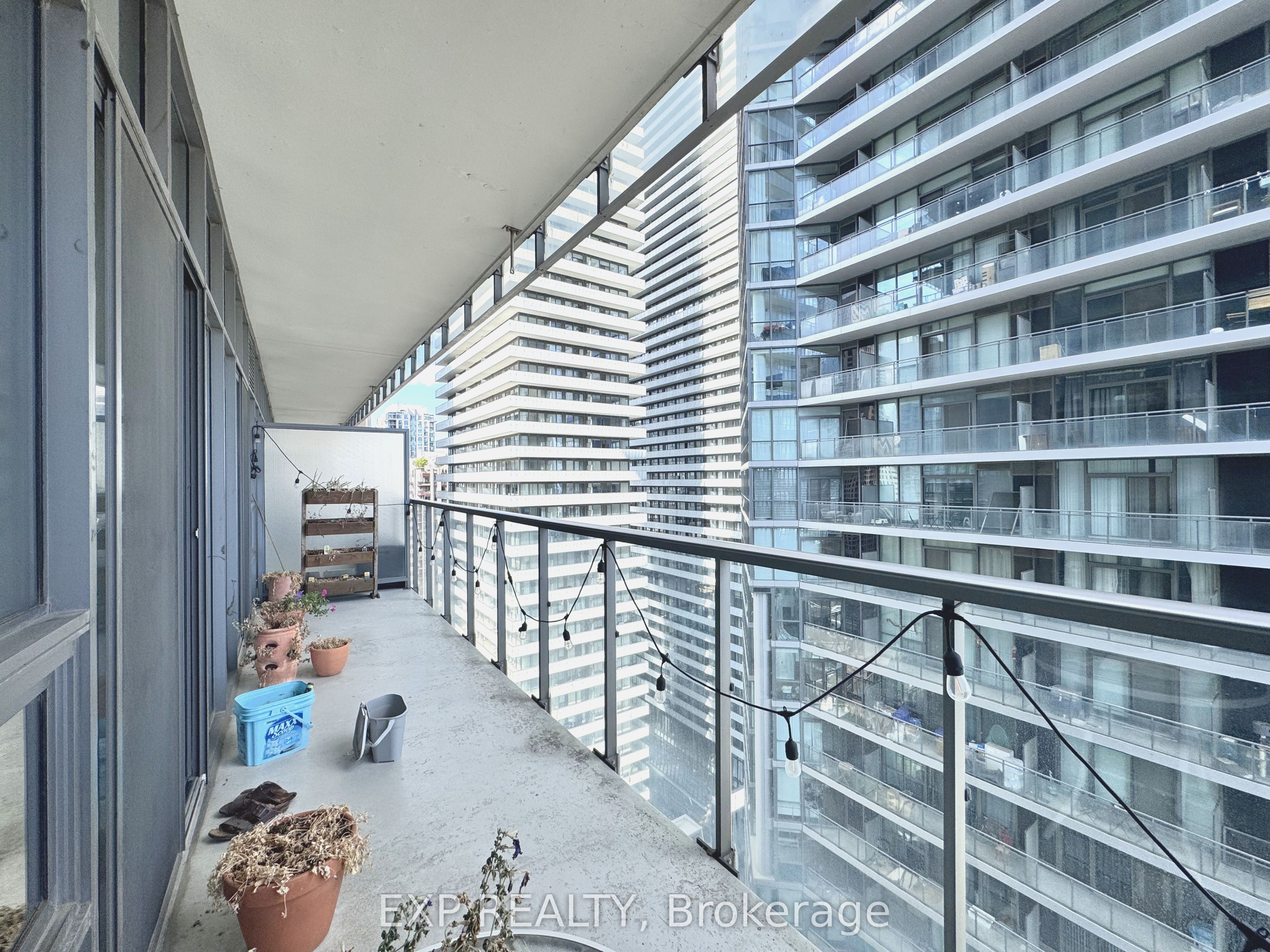 33 Charles Street E 2001, Toronto, ON M4Y 0A2 photo 4