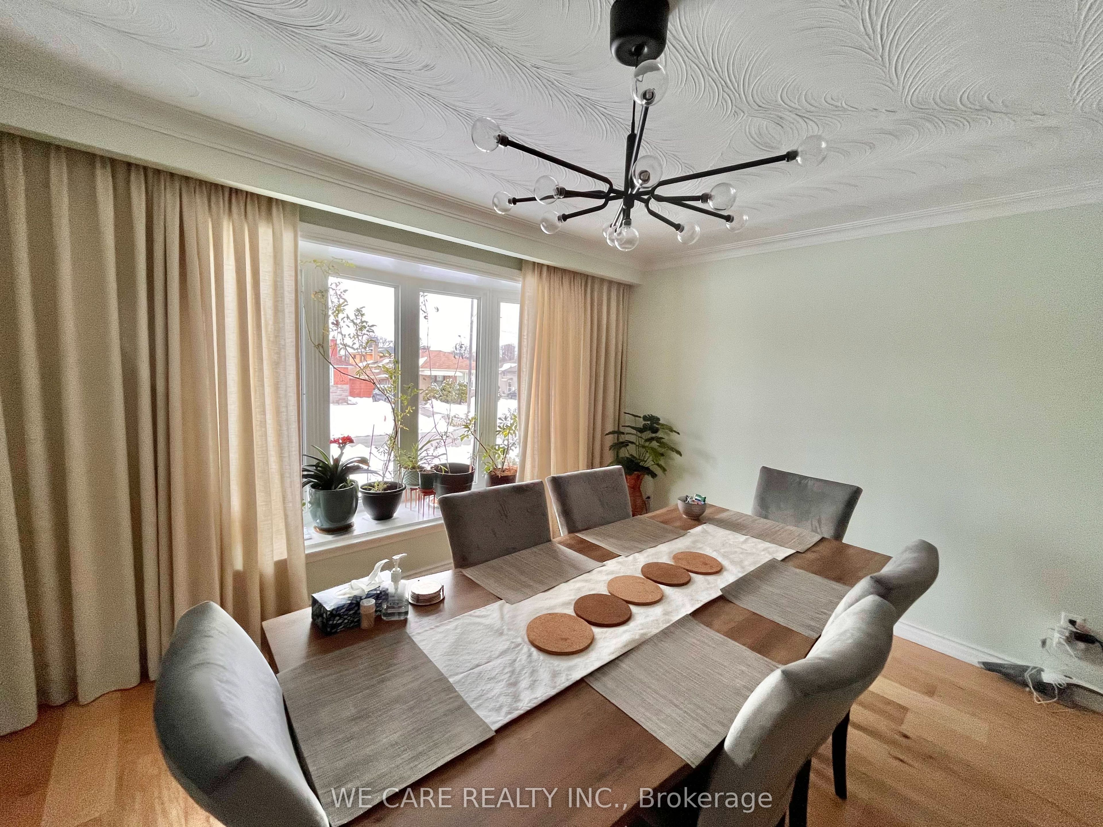59 Saddle Ridge Drive Main, Toronto, ON M4A 1Z6 photo 2