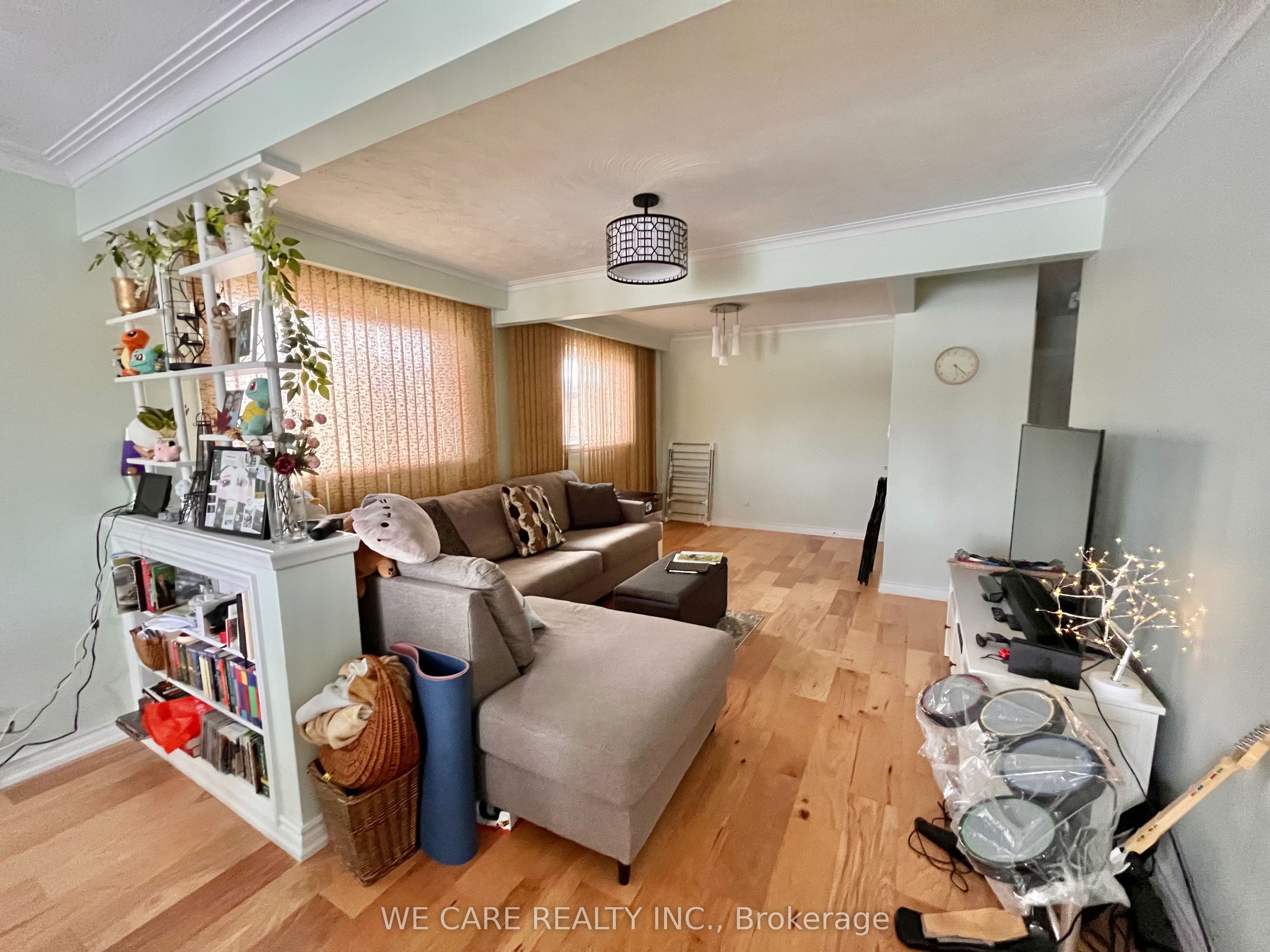 59 Saddle Ridge Drive Main, Toronto, ON M4A 1Z6 photo 3