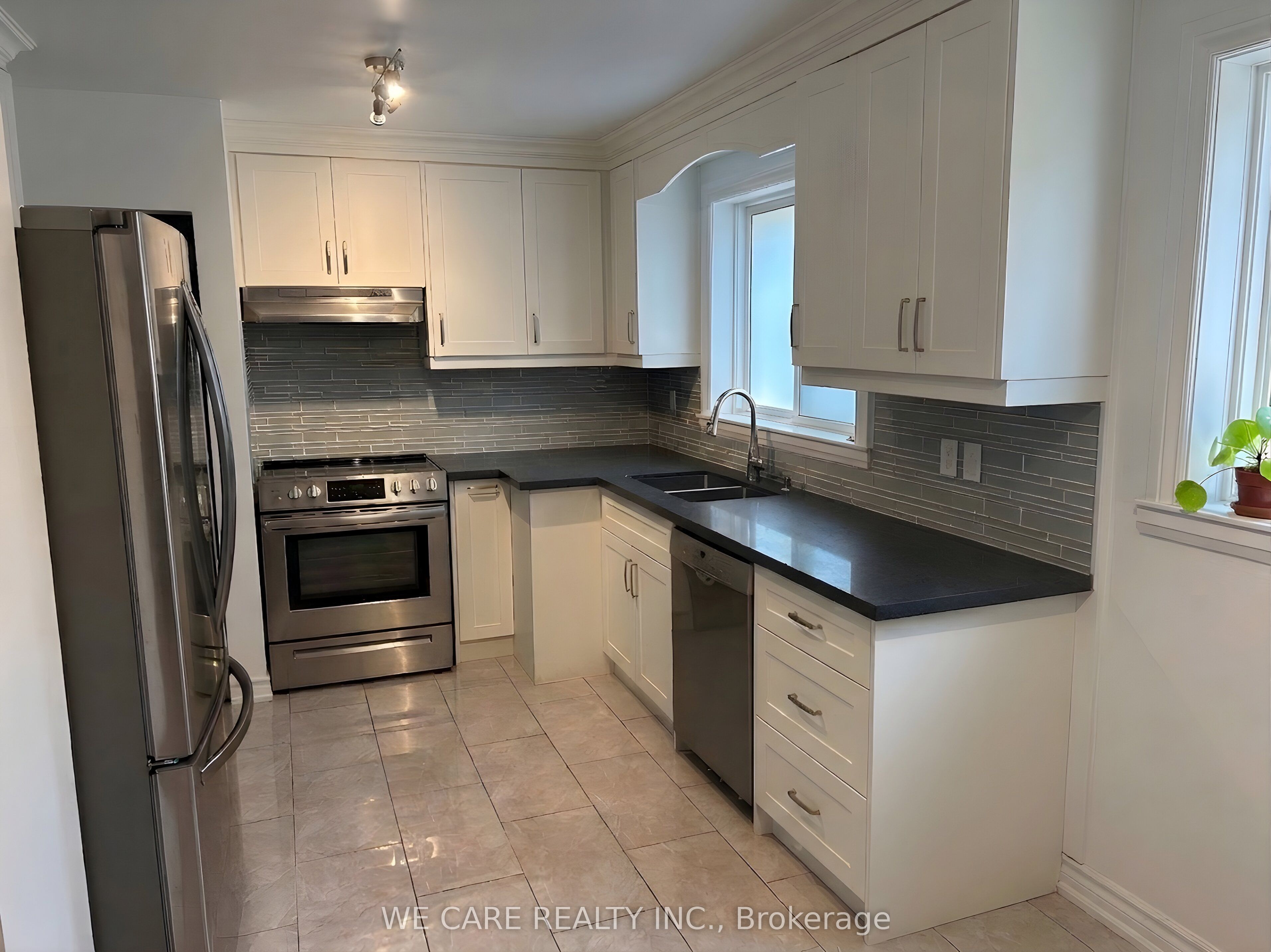 59 Saddle Ridge Drive Main, Toronto, ON M4A 1Z6 photo 5
