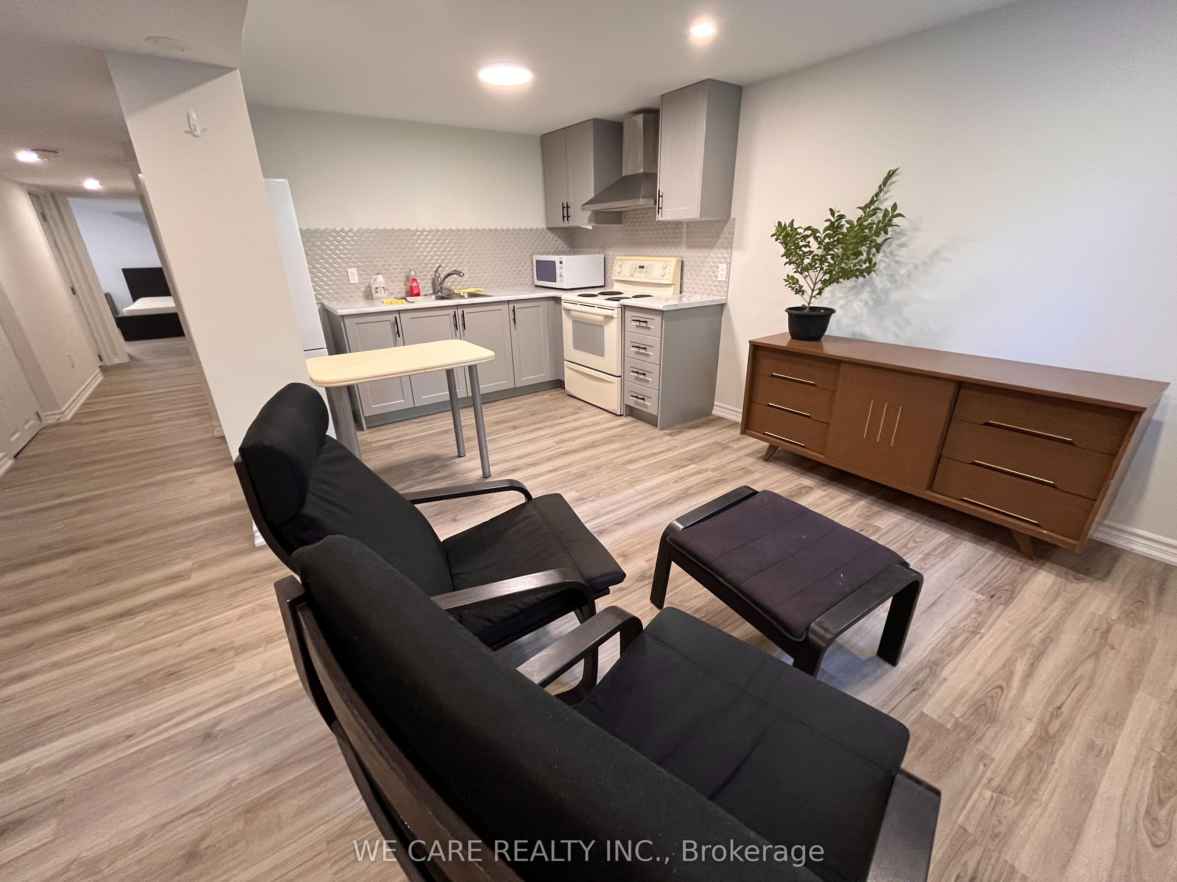 59 Saddle Ridge Drive Lower, Toronto, ON M4A 1Z6 photo 2