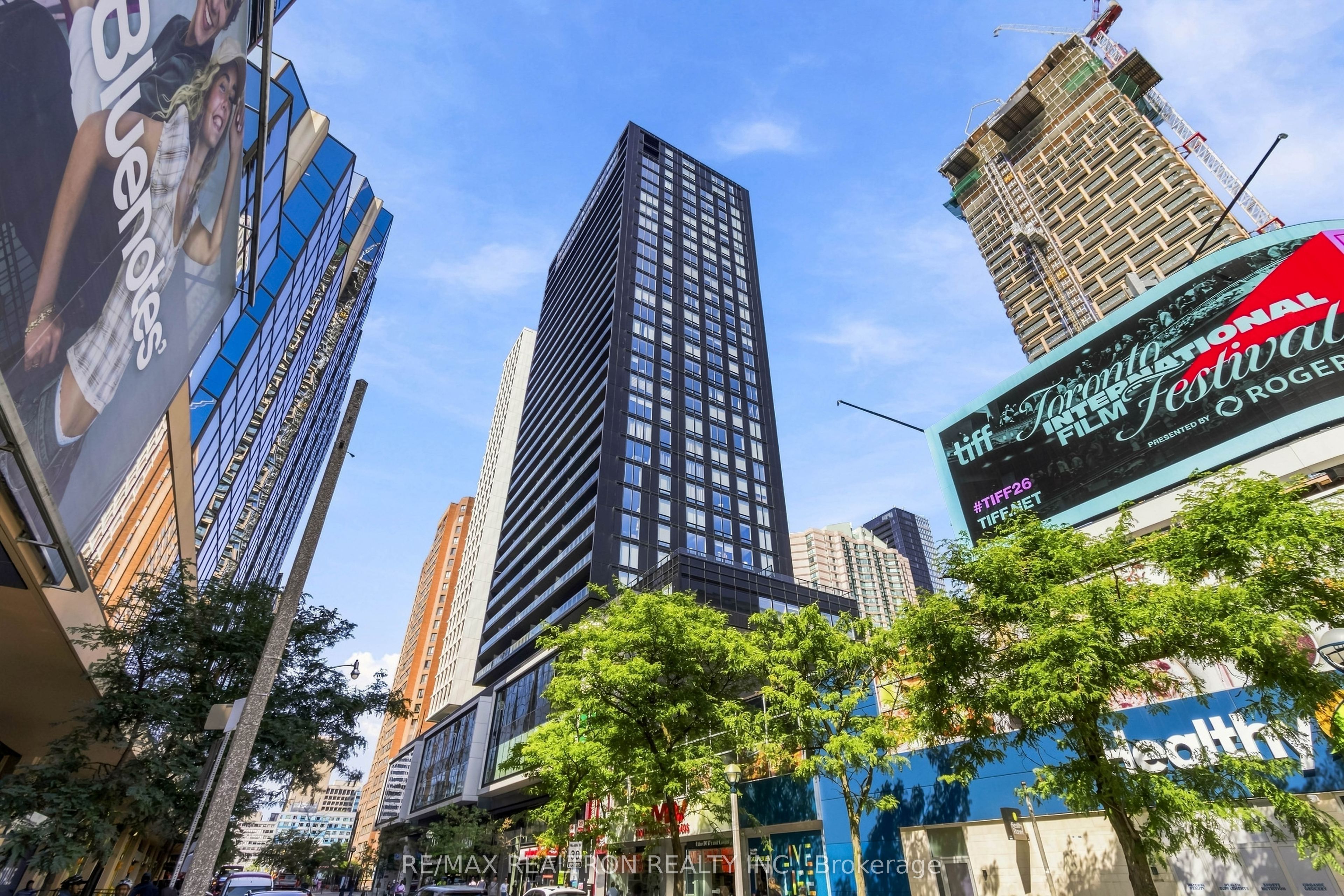 20 Edward Street 813, Toronto, ON M5G 0C5