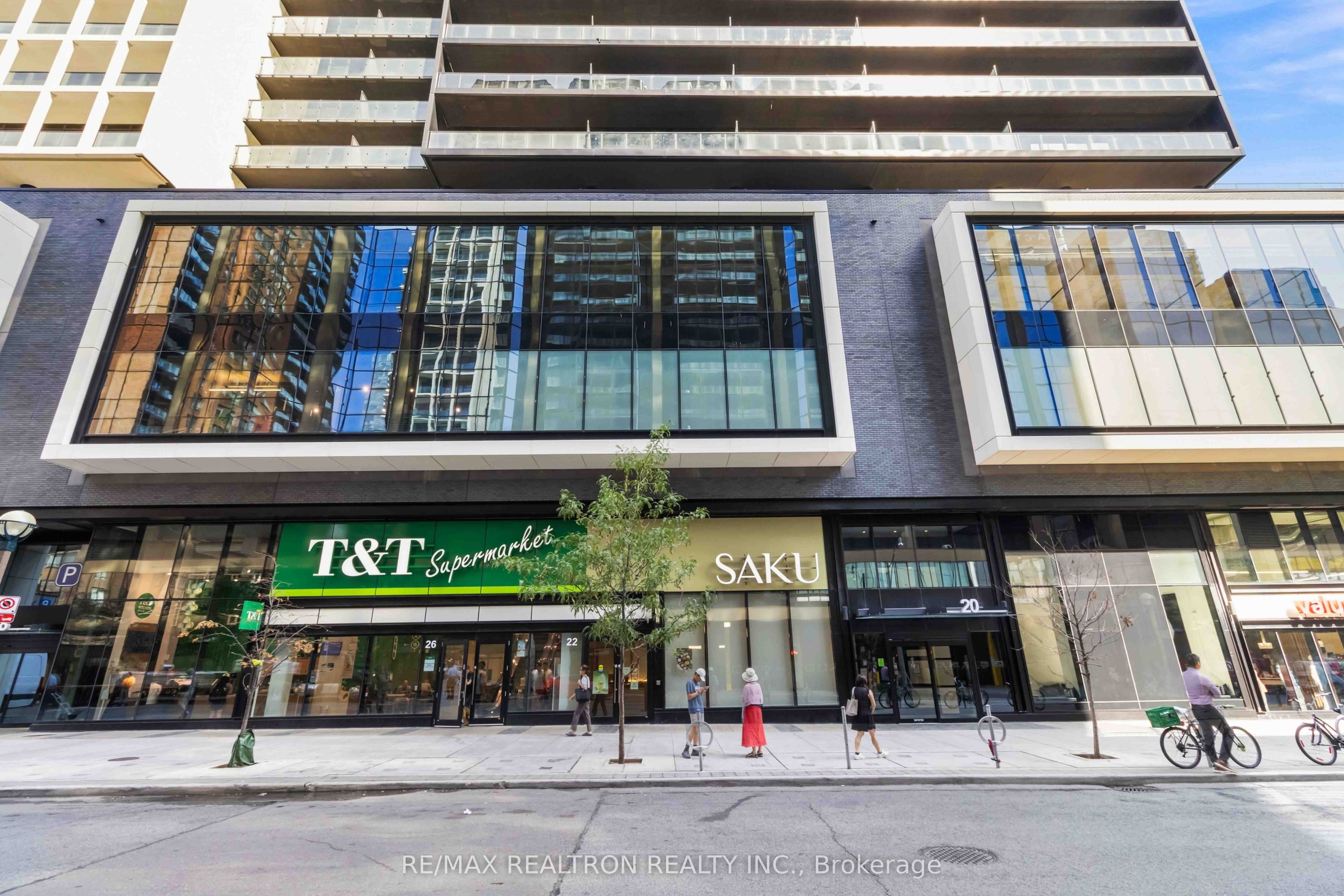 20 Edward Street 813, Toronto, ON M5G 0C5 photo 2