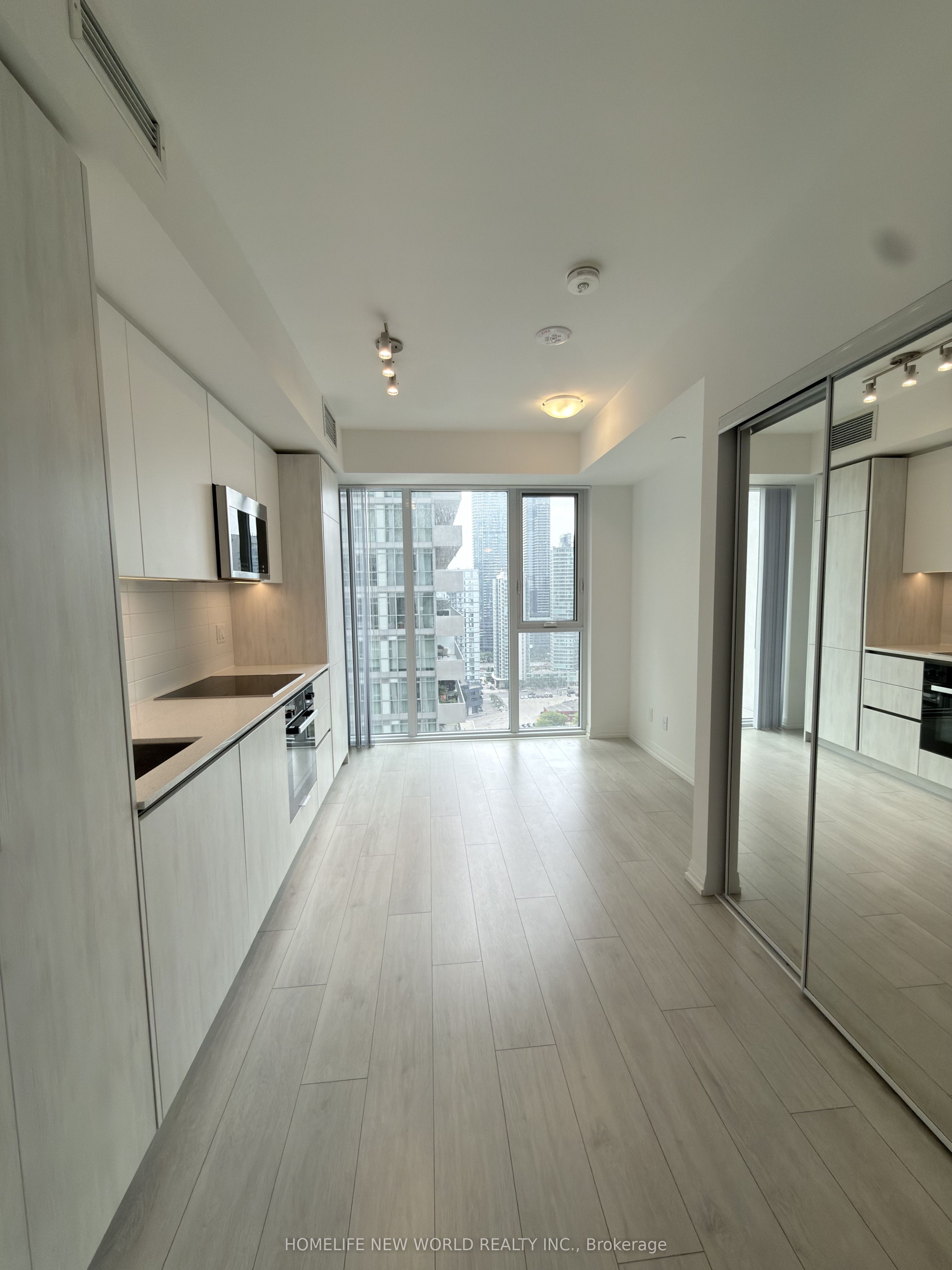 400 King Street W 2316, Toronto, ON M5V 0X8