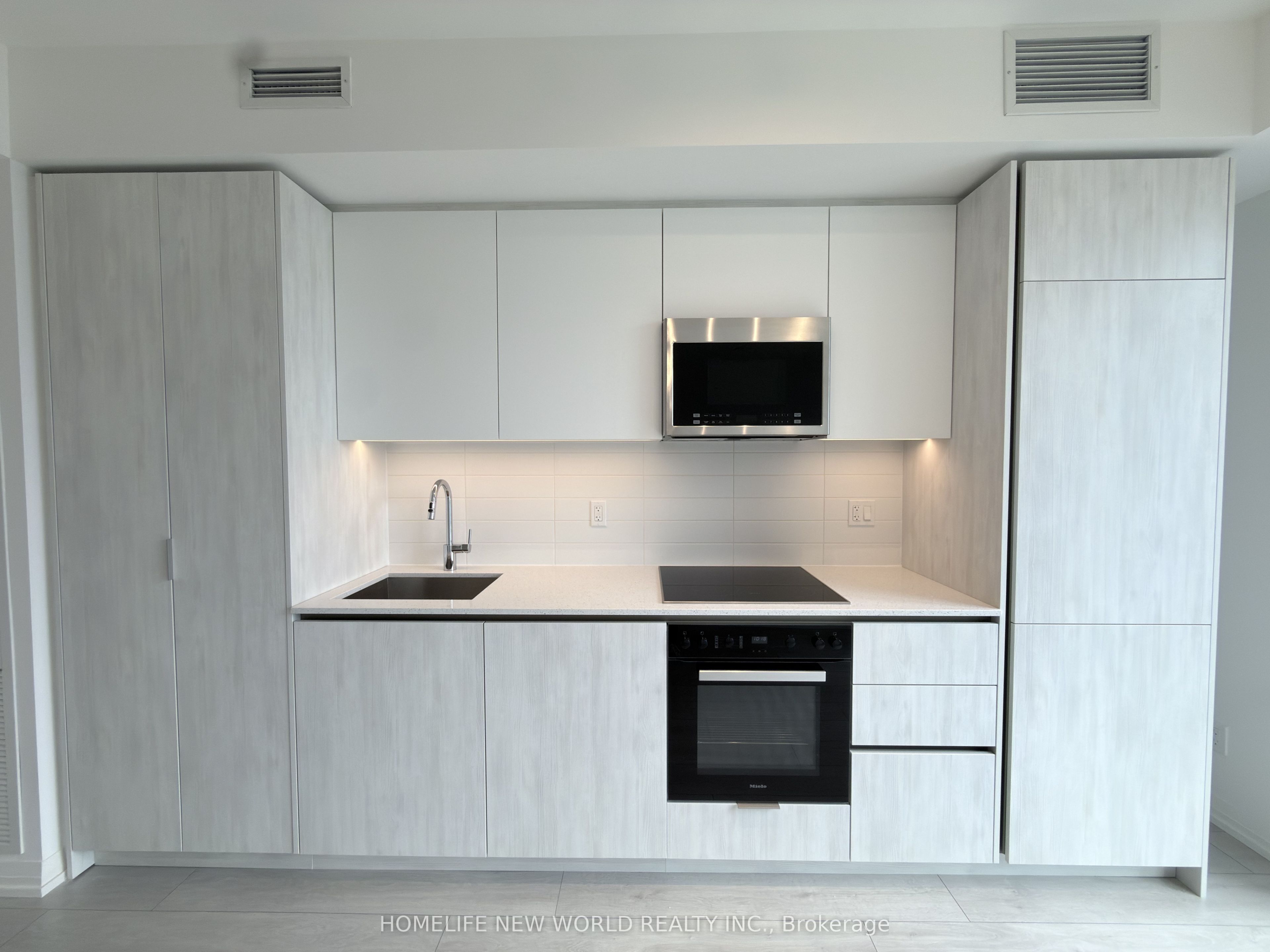 400 King Street W 2316, Toronto, ON M5V 0X8 photo 2