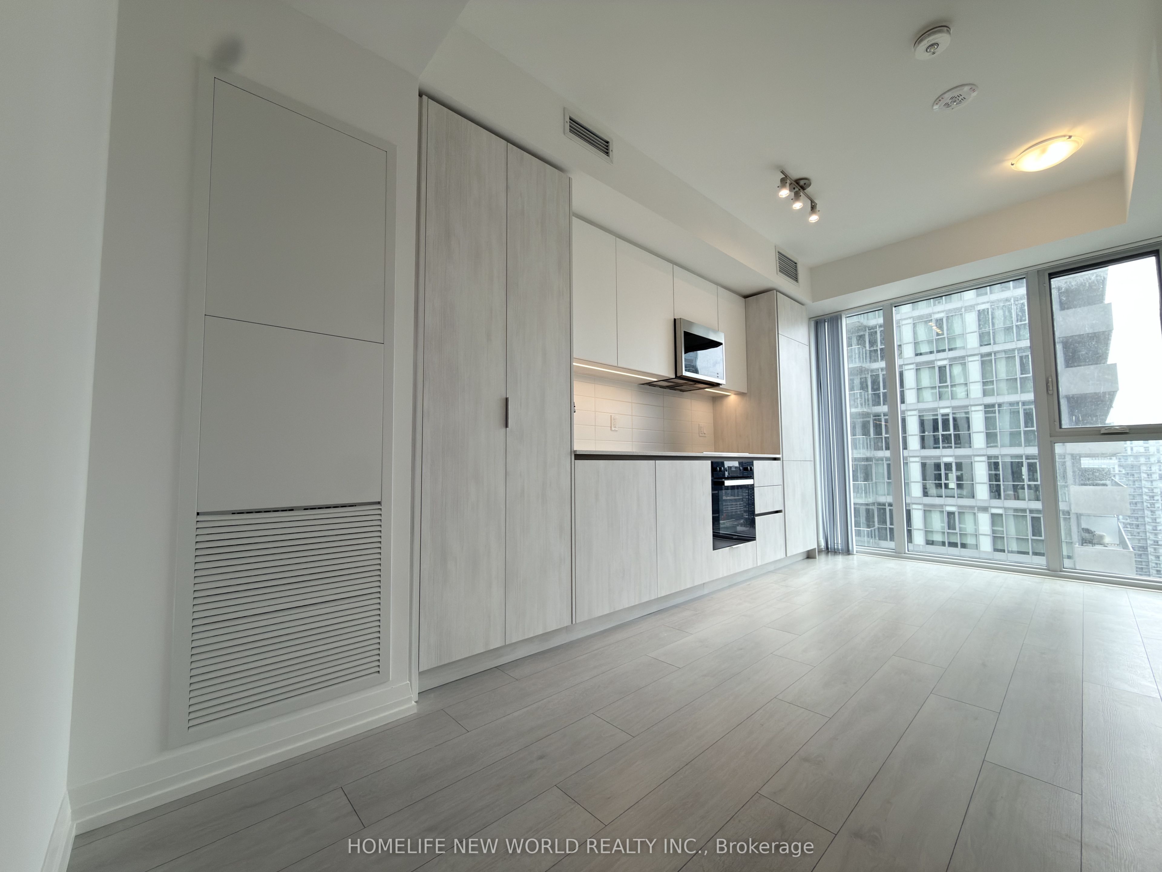 400 King Street W 2316, Toronto, ON M5V 0X8 photo 3
