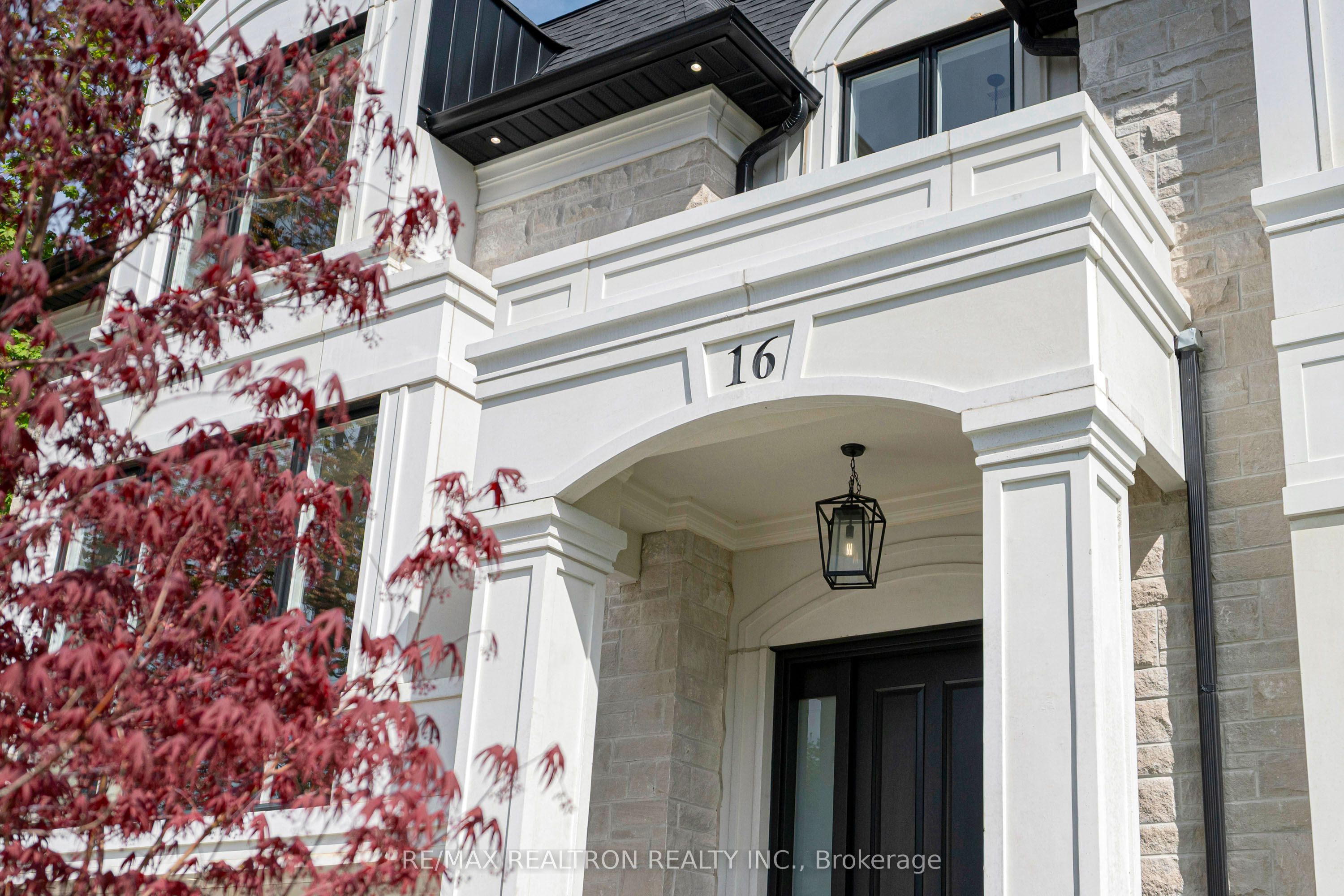 16 Ballyronan Road, Toronto, ON M3B 1V1 photo 2