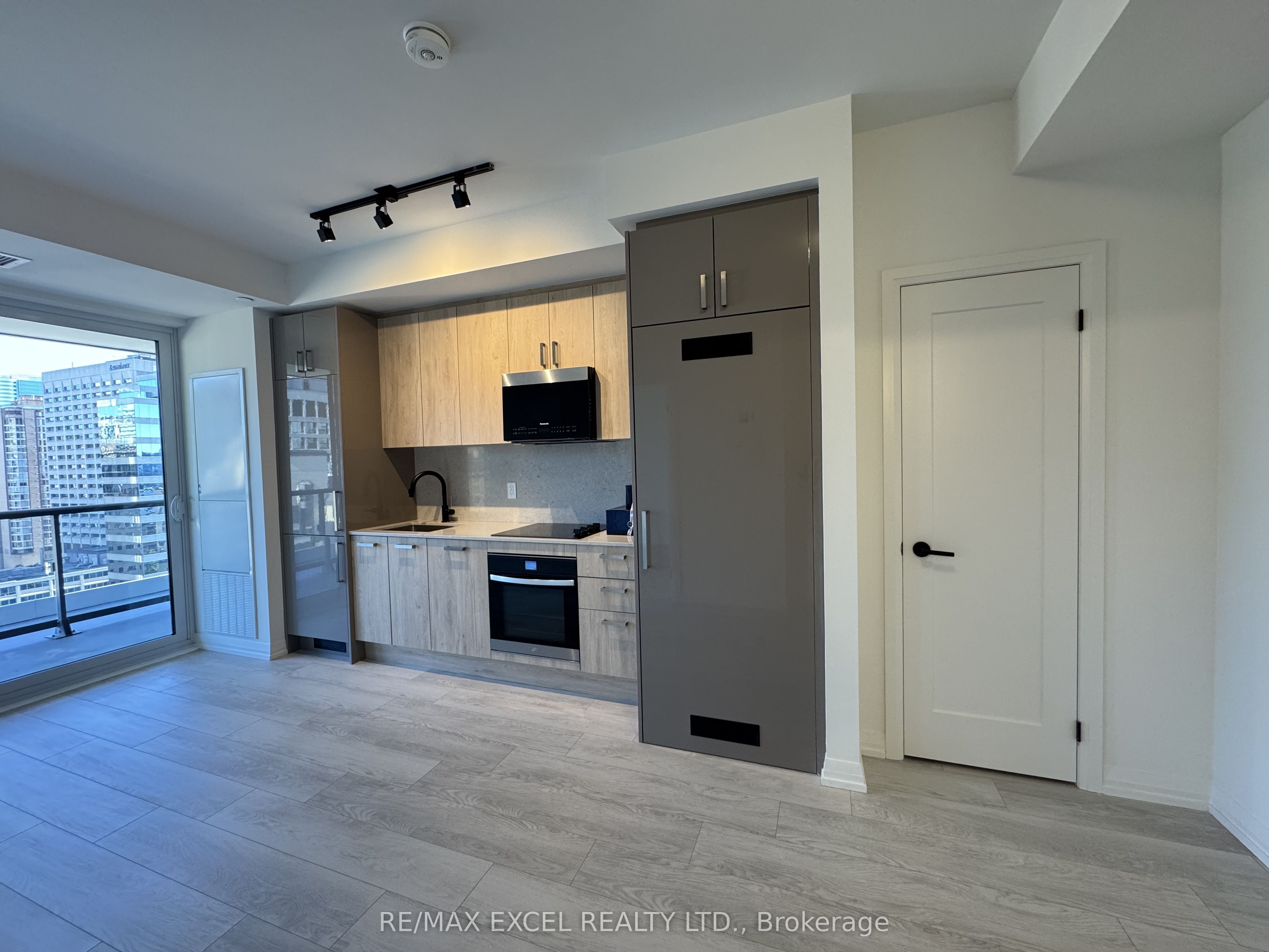 280 Dundas Street W 1504, Toronto, ON M5T 0E3 photo 3