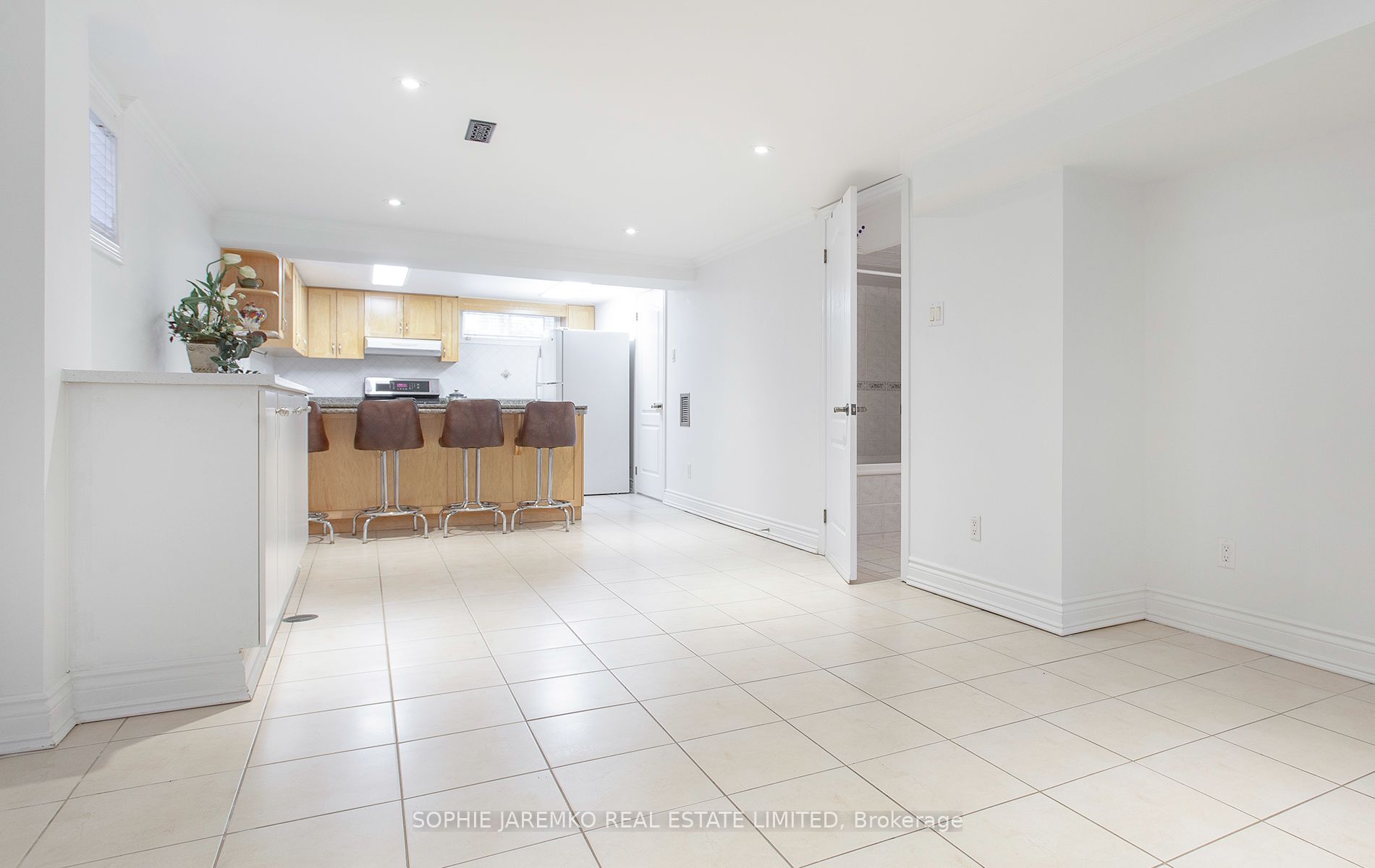 14 Jesmond Avenue Basement, Toronto, ON M6E 1V5 photo 4