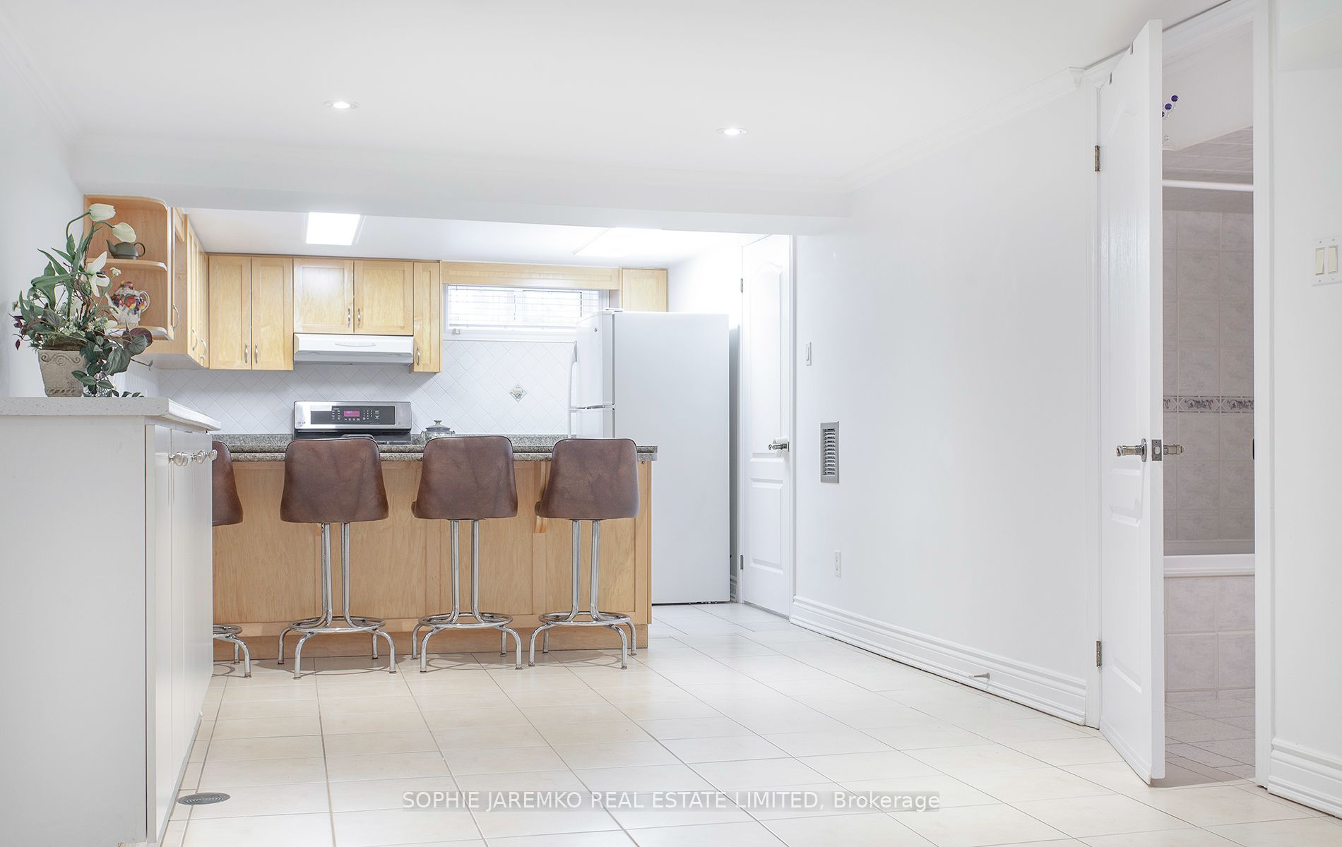 14 Jesmond Avenue Basement, Toronto, ON M6E 1V5 photo 5