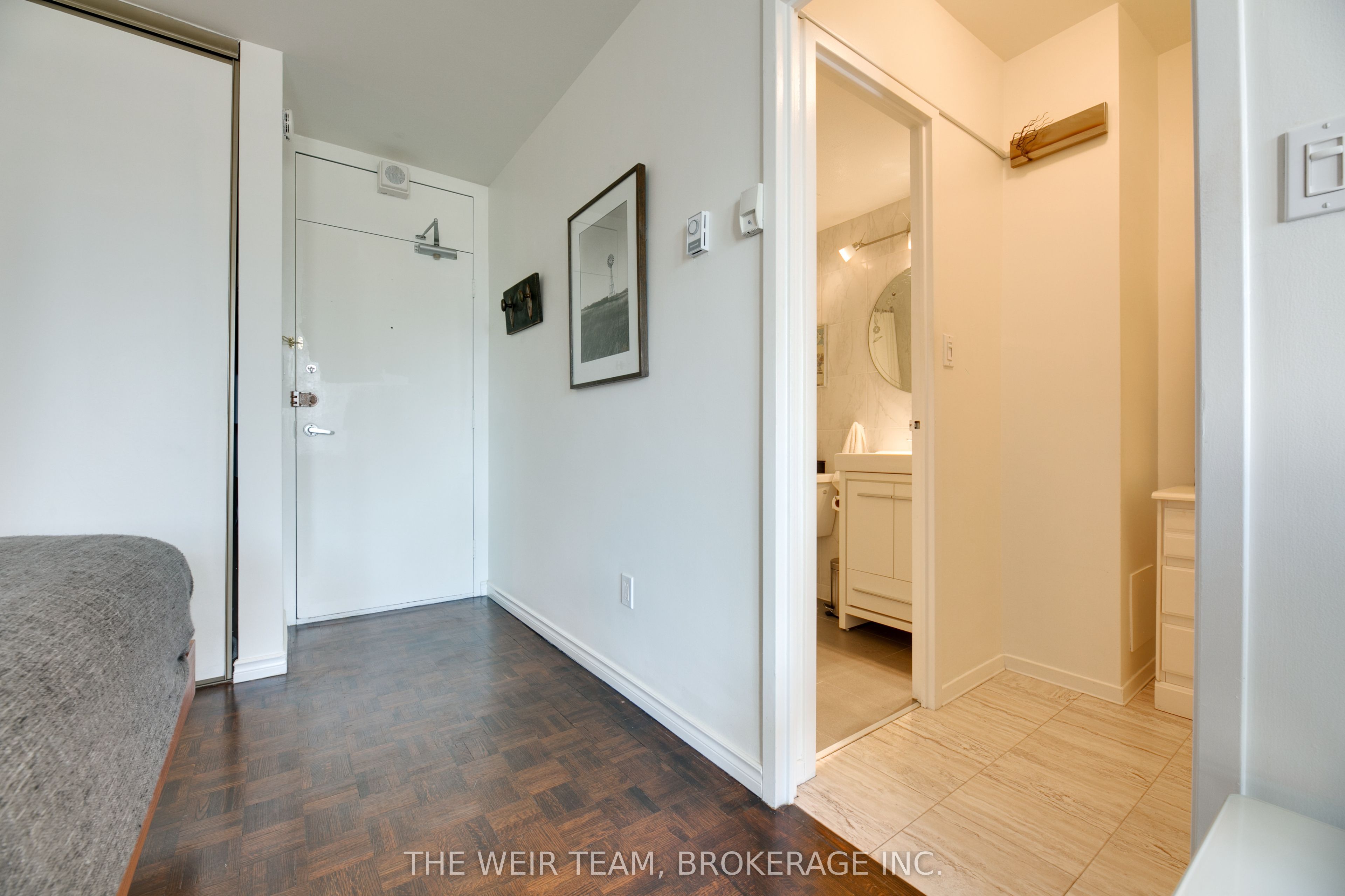 40 Homewood Avenue 905, Toronto, ON M4Y 2K2 photo 2