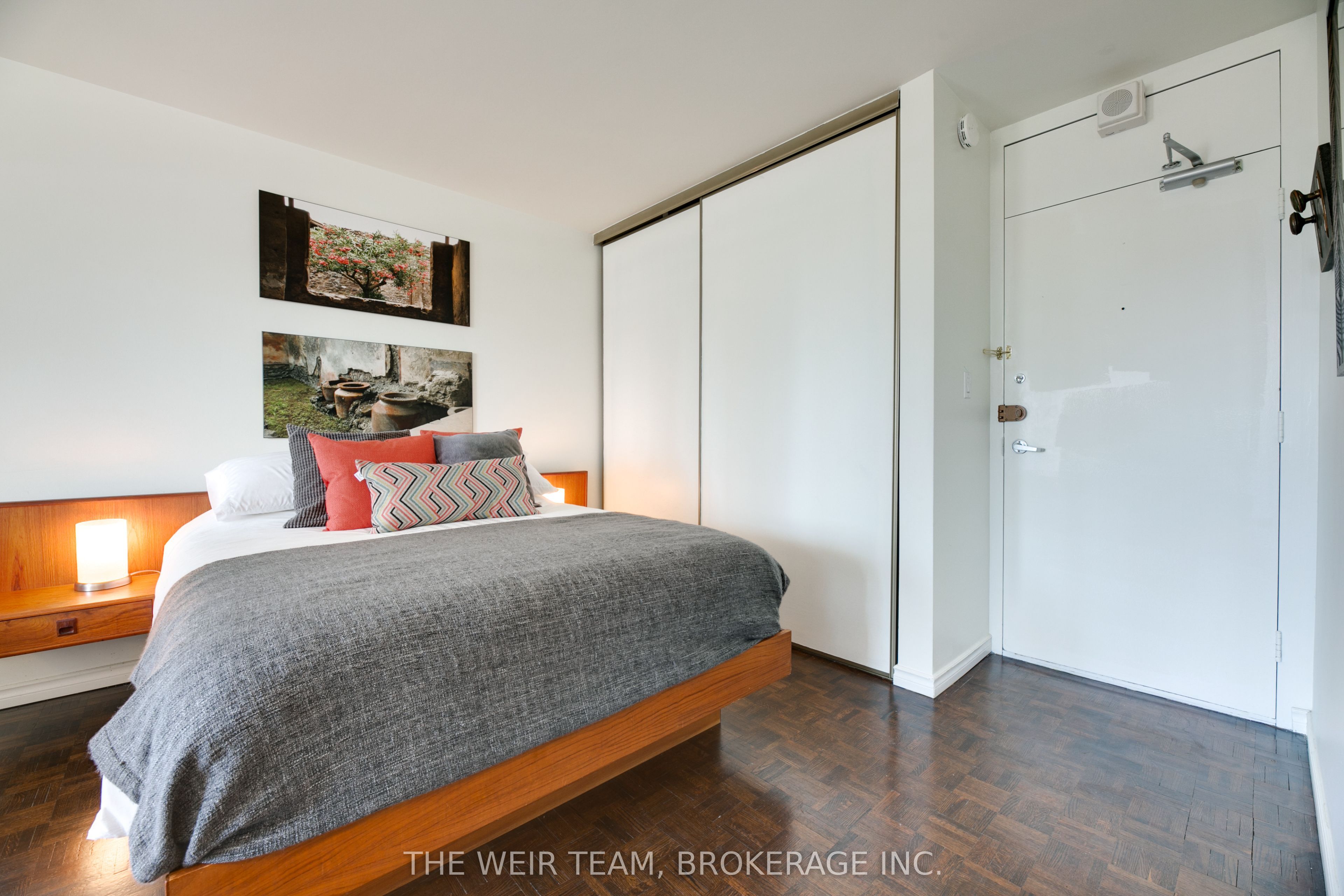 40 Homewood Avenue 905, Toronto, ON M4Y 2K2 photo 3