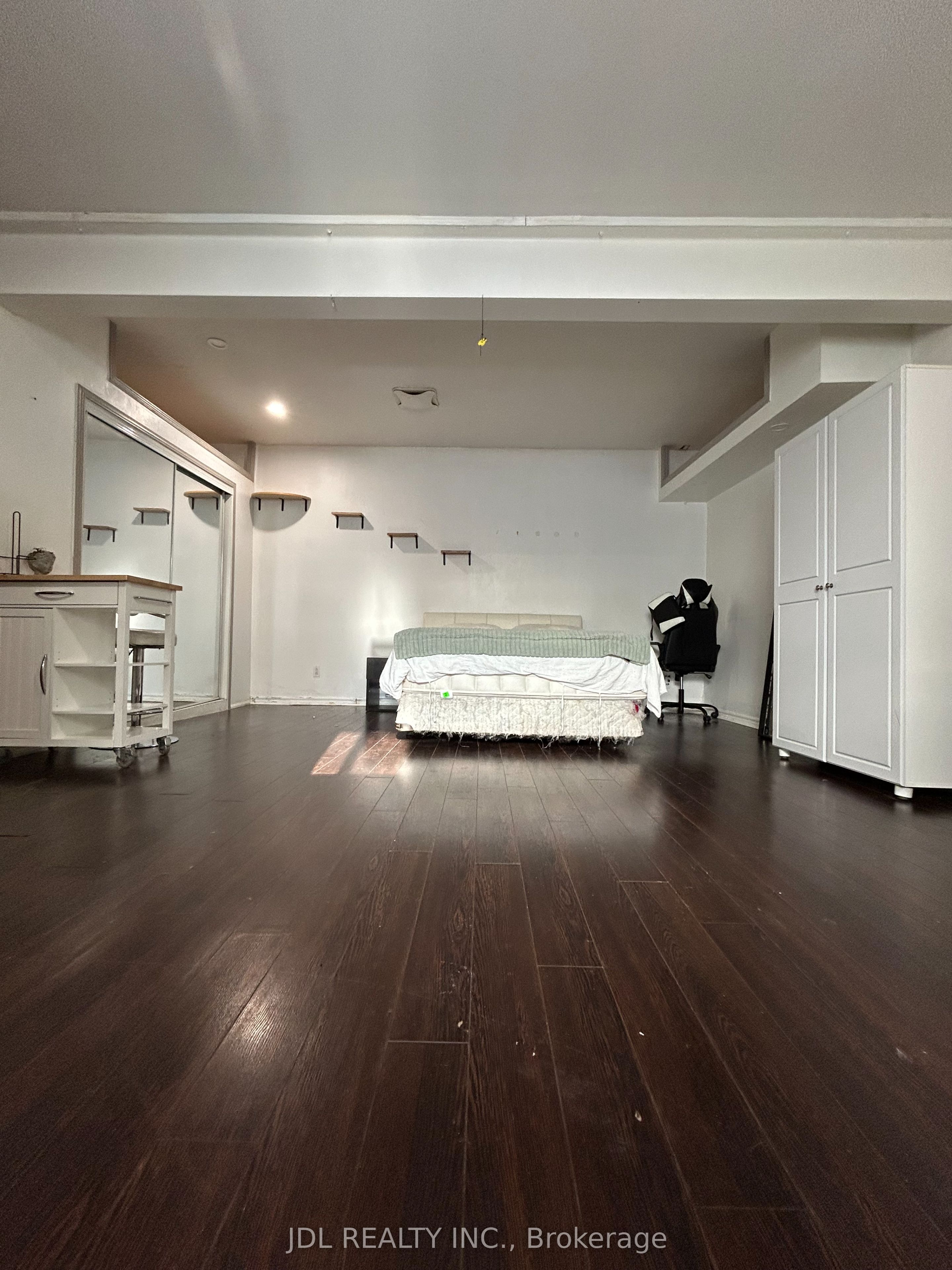 128 Denison Ave Avenue Studio, Toronto, ON M5T 2N3 photo 4