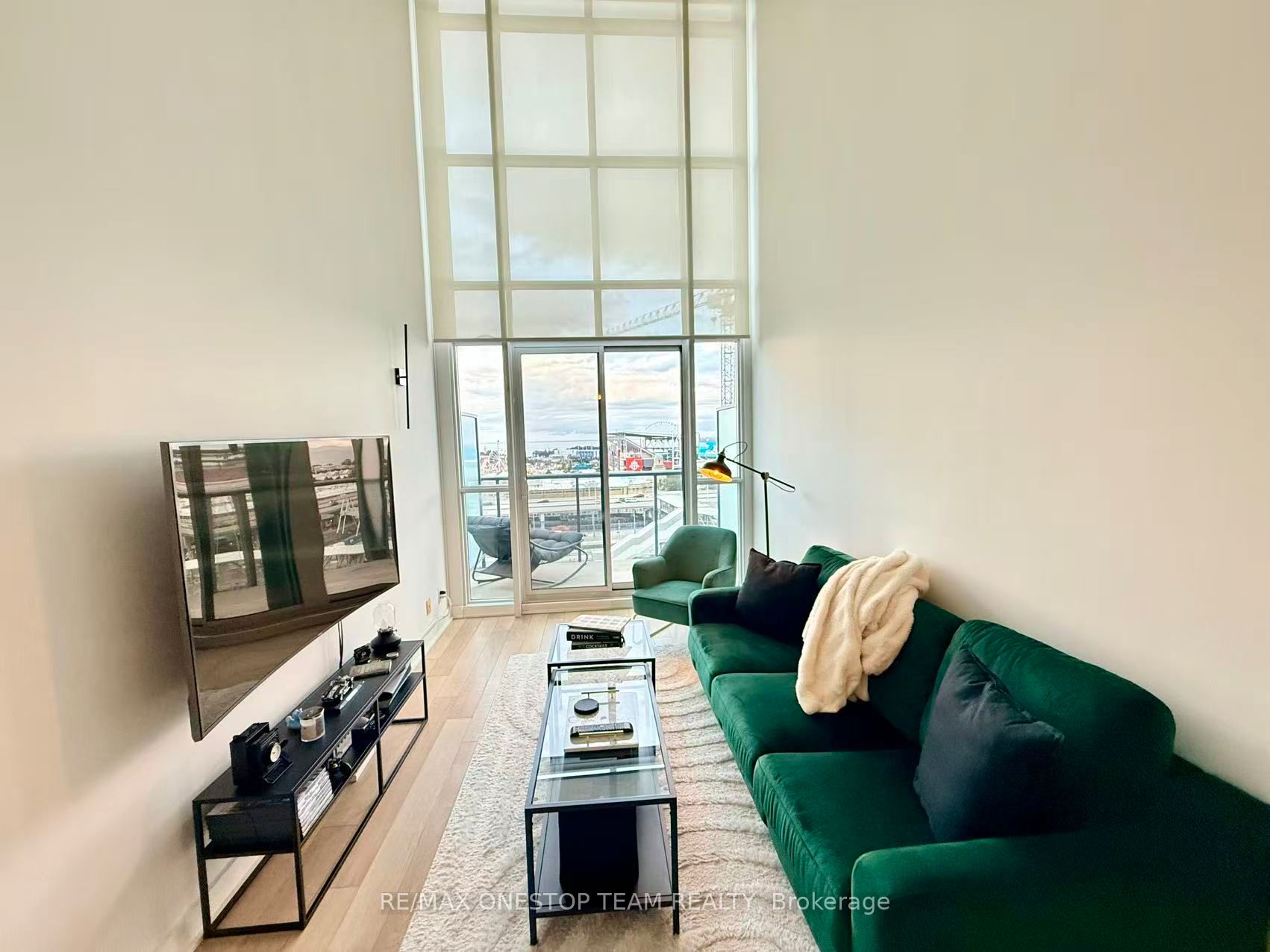 5 Hanna Avenue 704, Toronto, ON M6K 0B3 photo 2