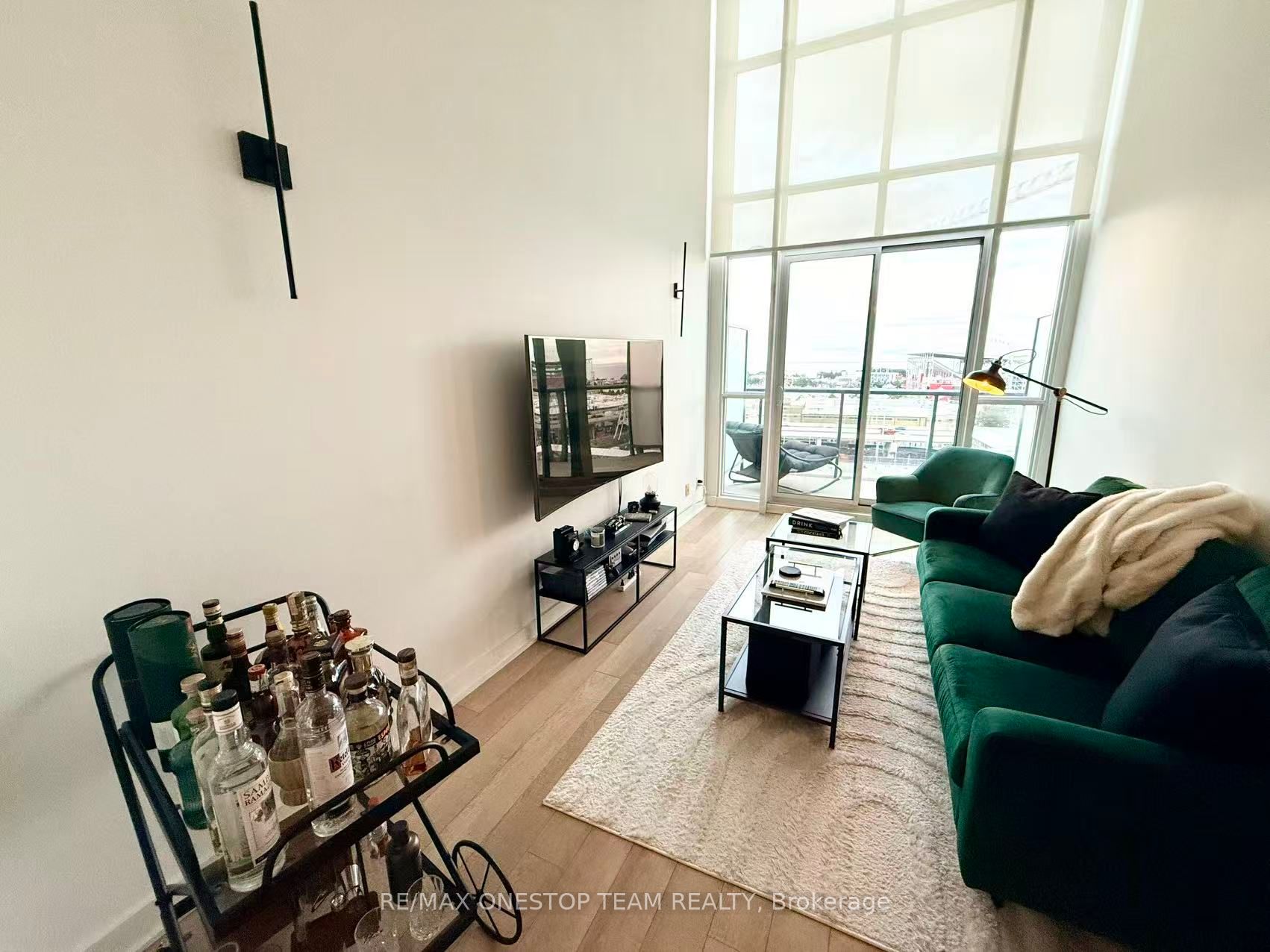 5 Hanna Avenue 704, Toronto, ON M6K 0B3 photo 3
