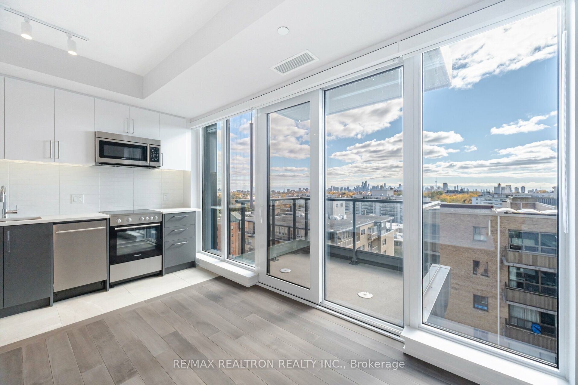 2525 Bathurst Street 1111, Toronto, ON M6B 2Y9 photo 3