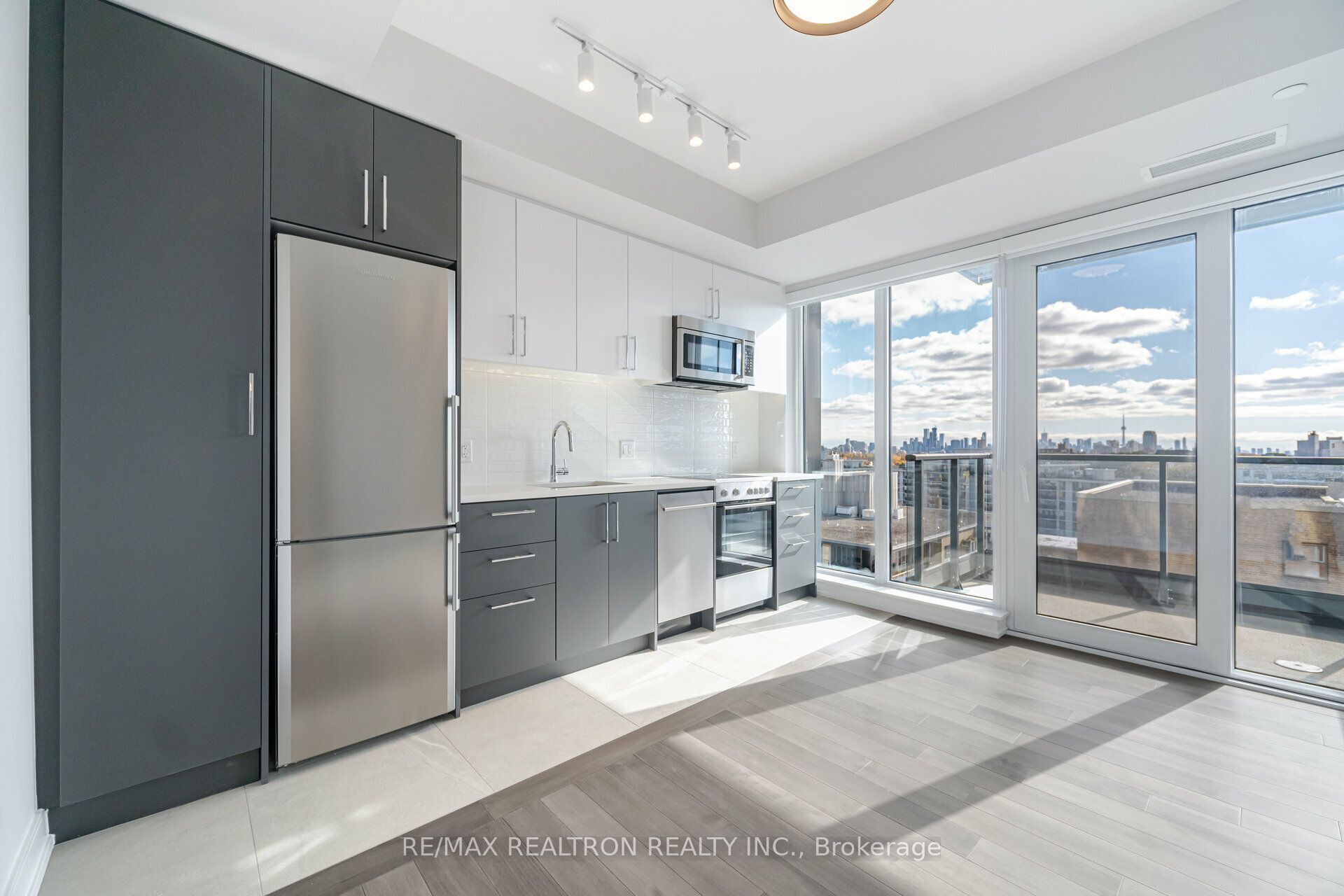 2525 Bathurst Street 1111, Toronto, ON M6B 2Y9 photo 4