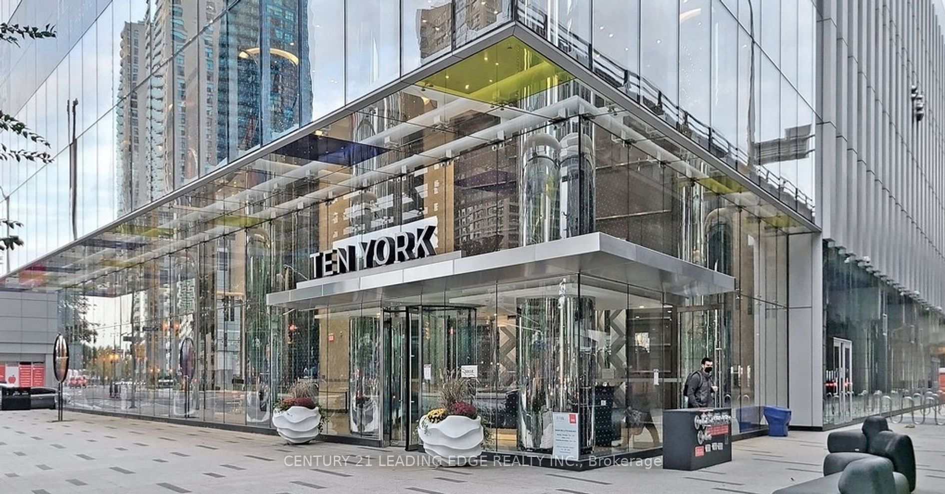 10 YORK Street 5407, Toronto, ON M5J 0E1 photo 2