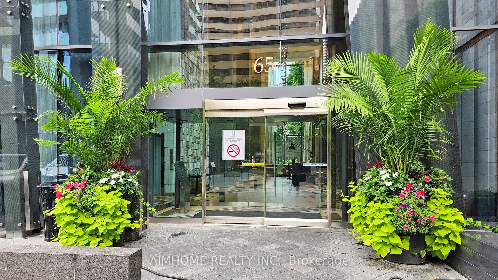 65 St Mary Street 1401, Toronto, ON M5S 0A6 photo 4