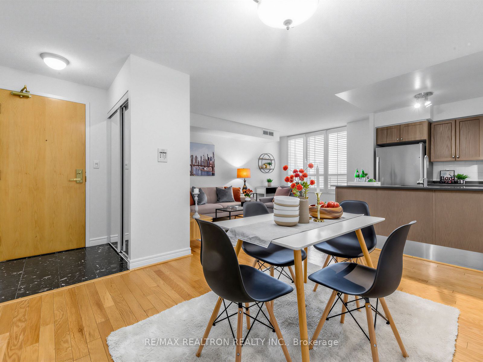 43 Eglinton Avenue E 510, Toronto, ON M4P 1A5 photo 4
