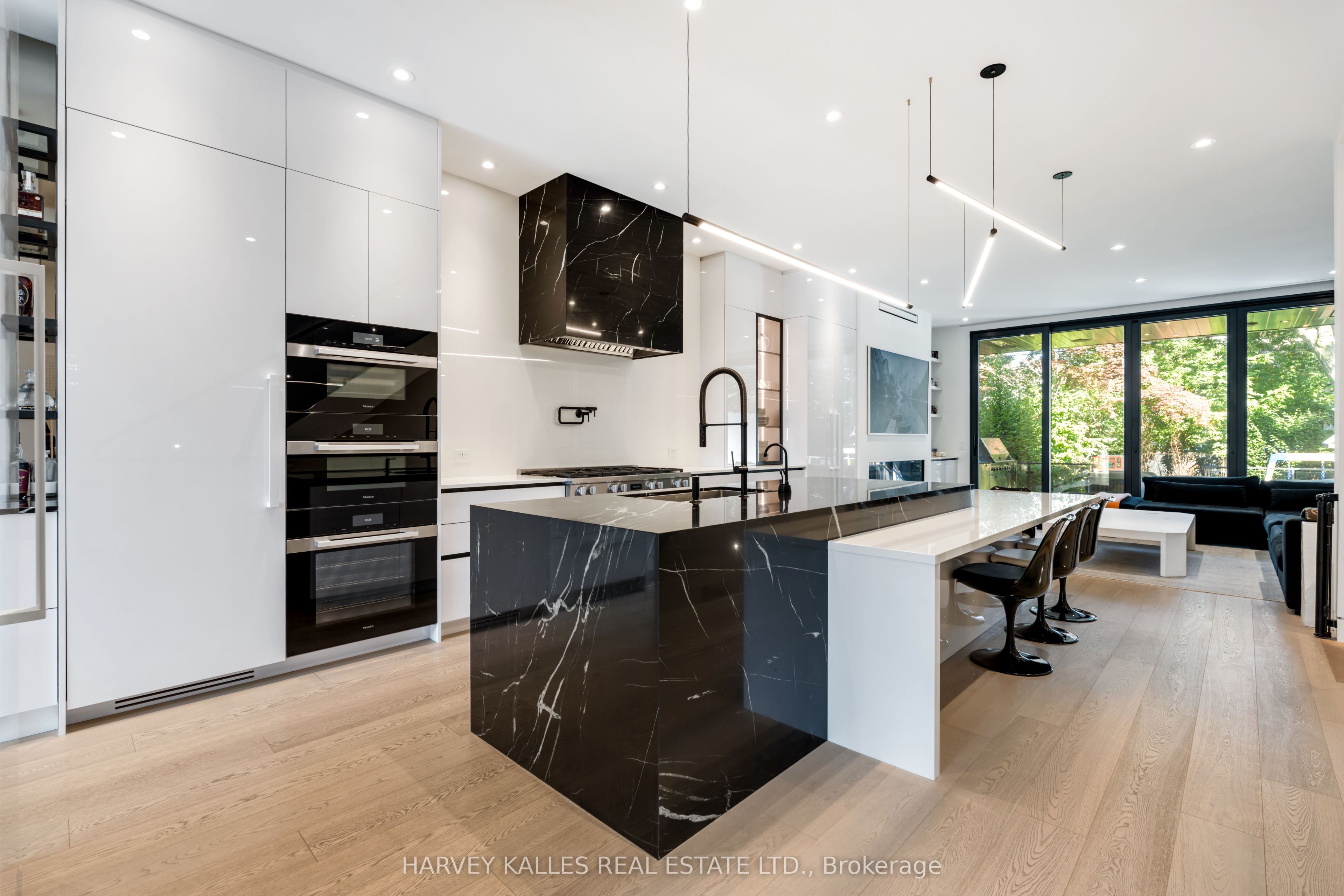 40 Thelma Avenue, Toronto, ON M4V 1X9 photo 3