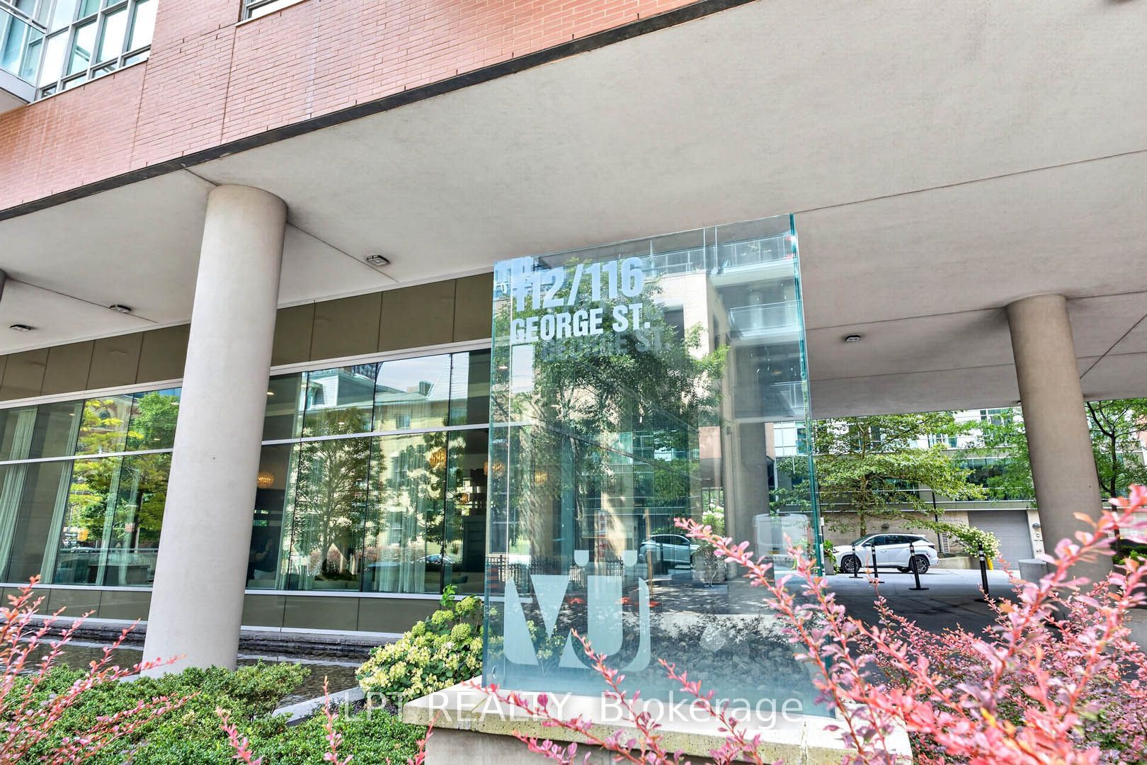 112 George Street 1202, Toronto, ON M5A 2M5 photo 3