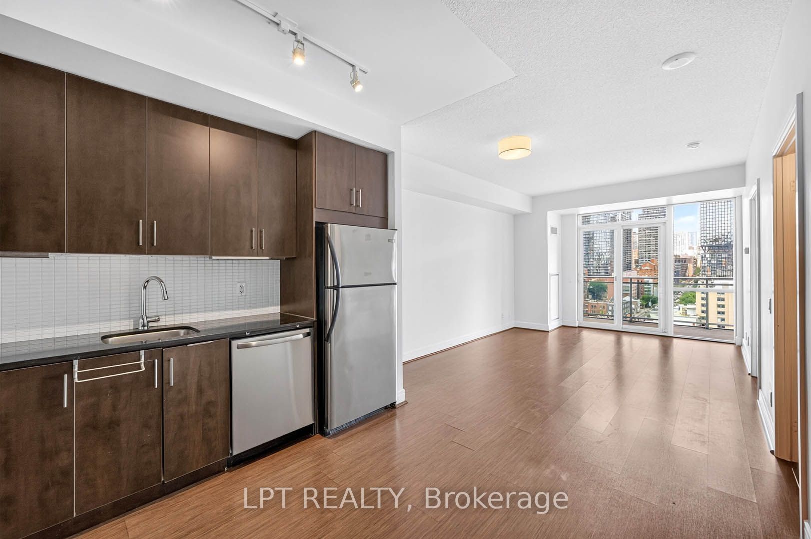112 George Street 1202, Toronto, ON M5A 2M5 photo 4