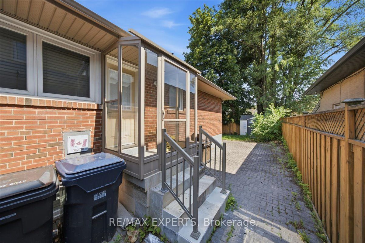 51 Clifton Avenue, Toronto, ON M3H 4K9 photo 4