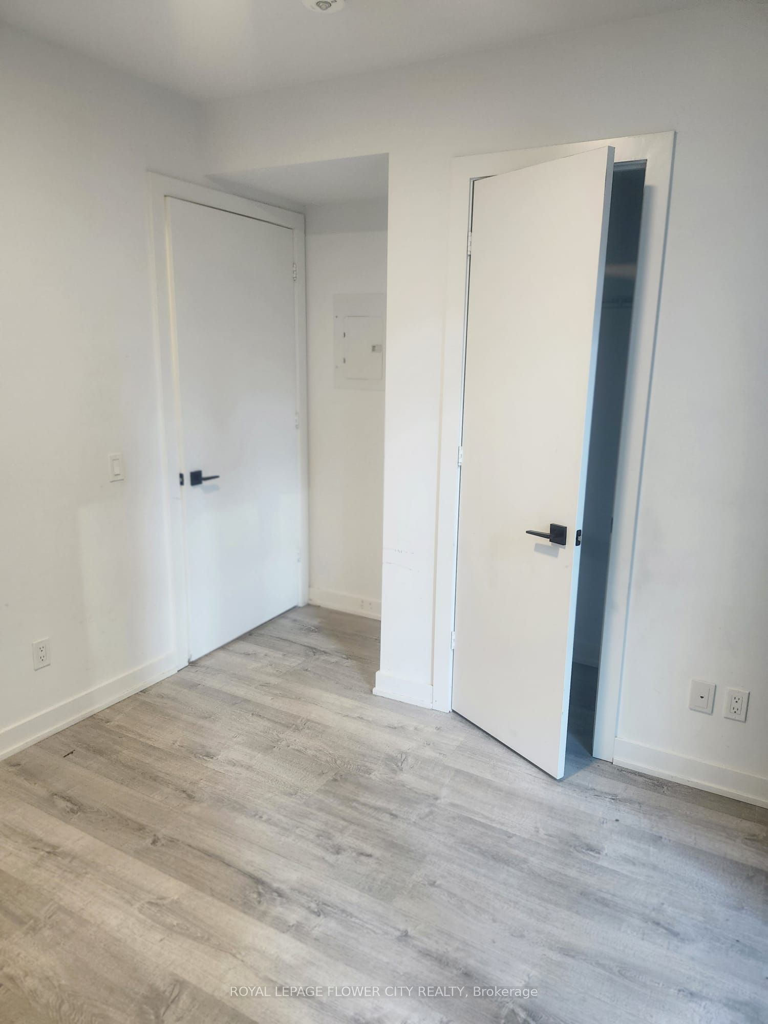 327 King Street W 704, Toronto, ON M5V 0W7 photo 3