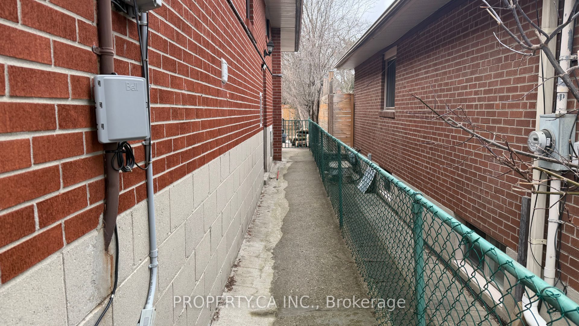 46 Hove Street Lower Level, Toronto, ON M3H 4Y9 photo 2