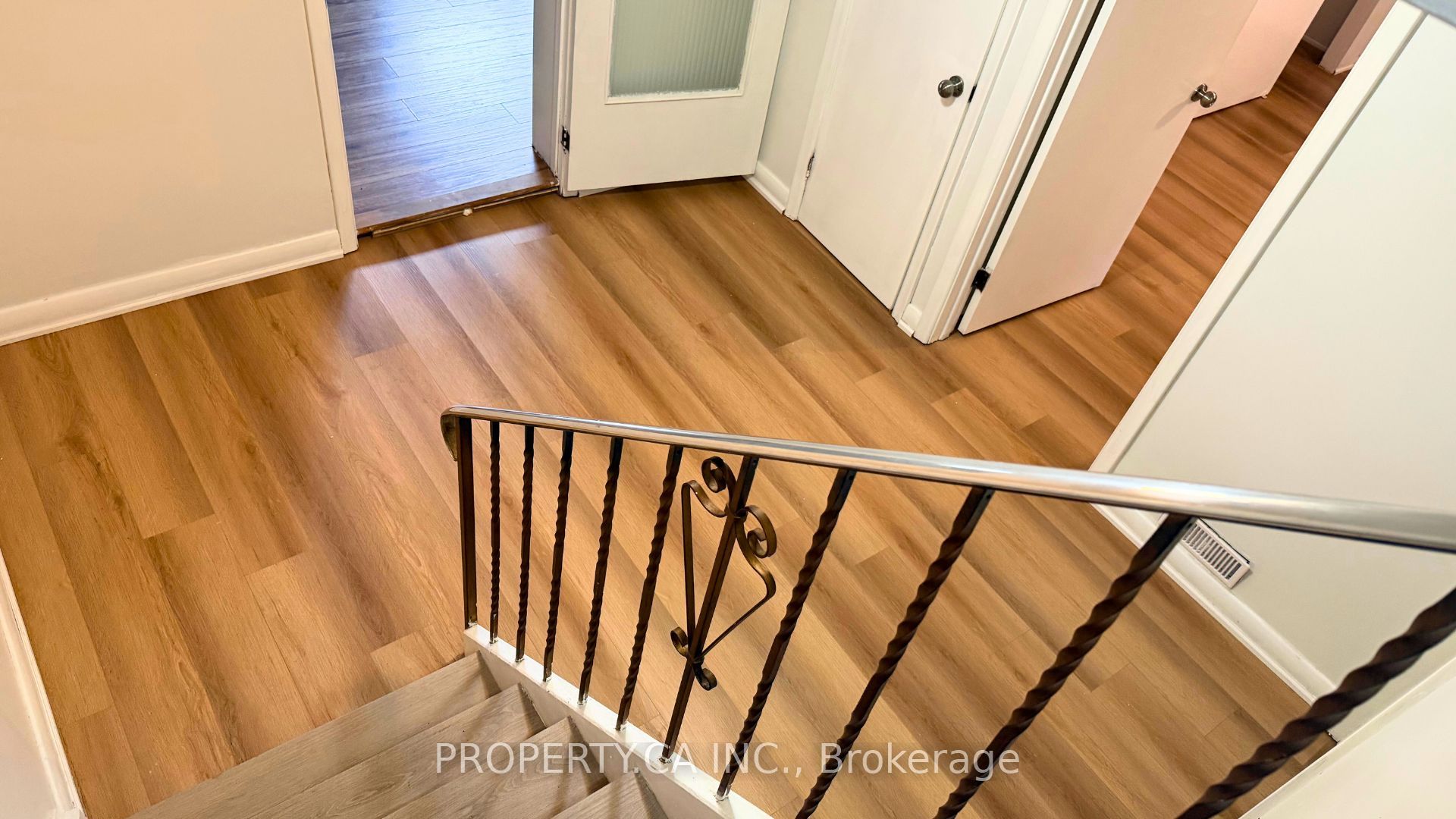46 Hove Street Lower Level, Toronto, ON M3H 4Y9 photo 3