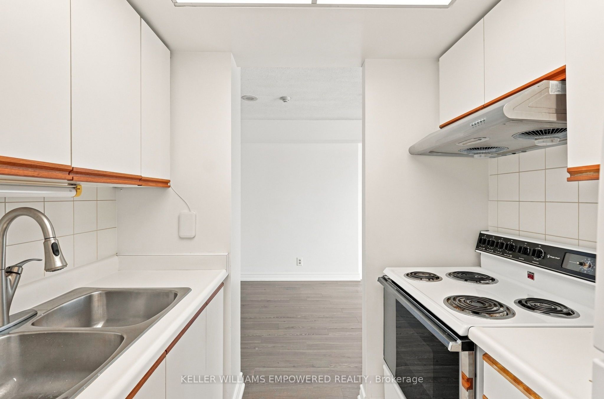 77 Harbour Square 1303, Toronto, ON M5J 2S2 photo 4