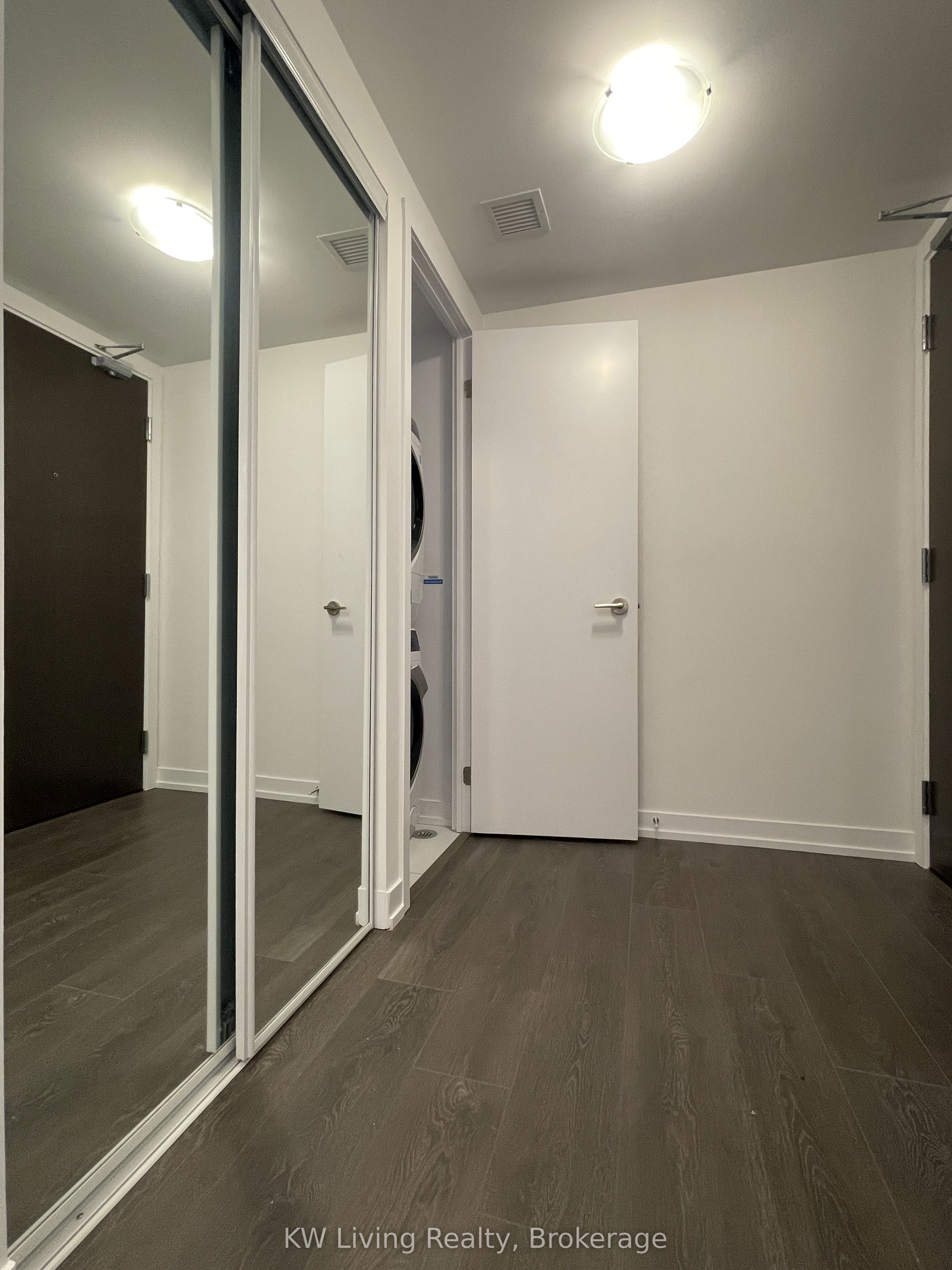 219 Dundas Street E 2207, Toronto, ON M5A 1Z7 photo 2