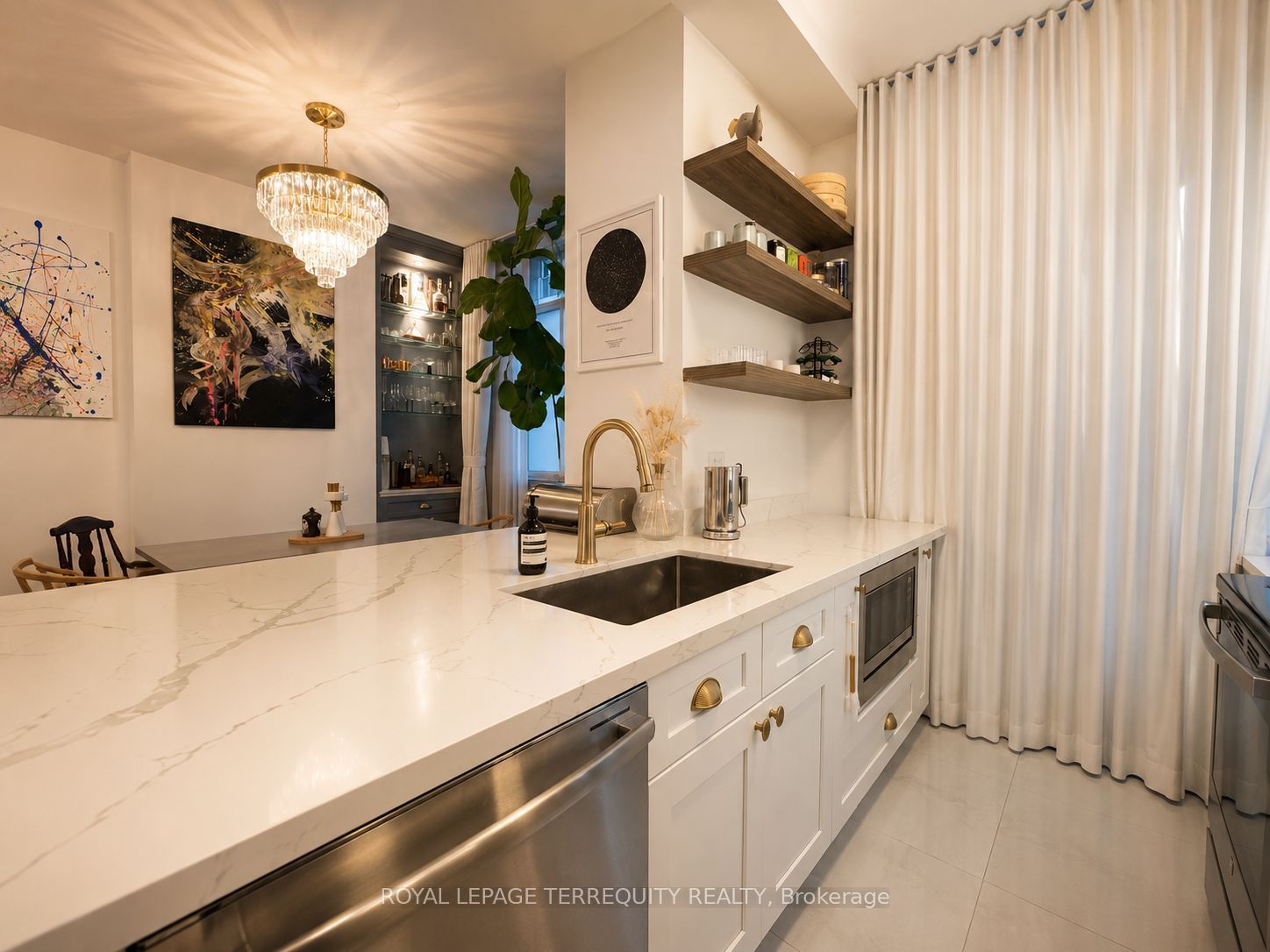60 St Clair Avenue W 101, Toronto, ON M4V 1M1 photo 3