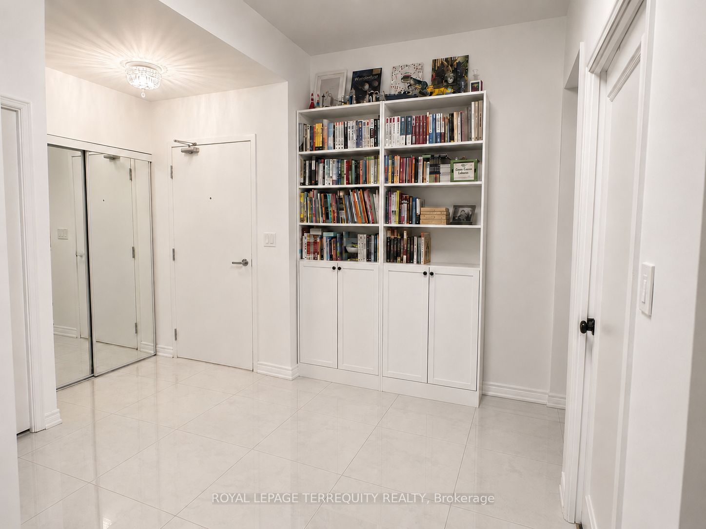 60 St Clair Avenue W 101, Toronto, ON M4V 1M1 photo 5