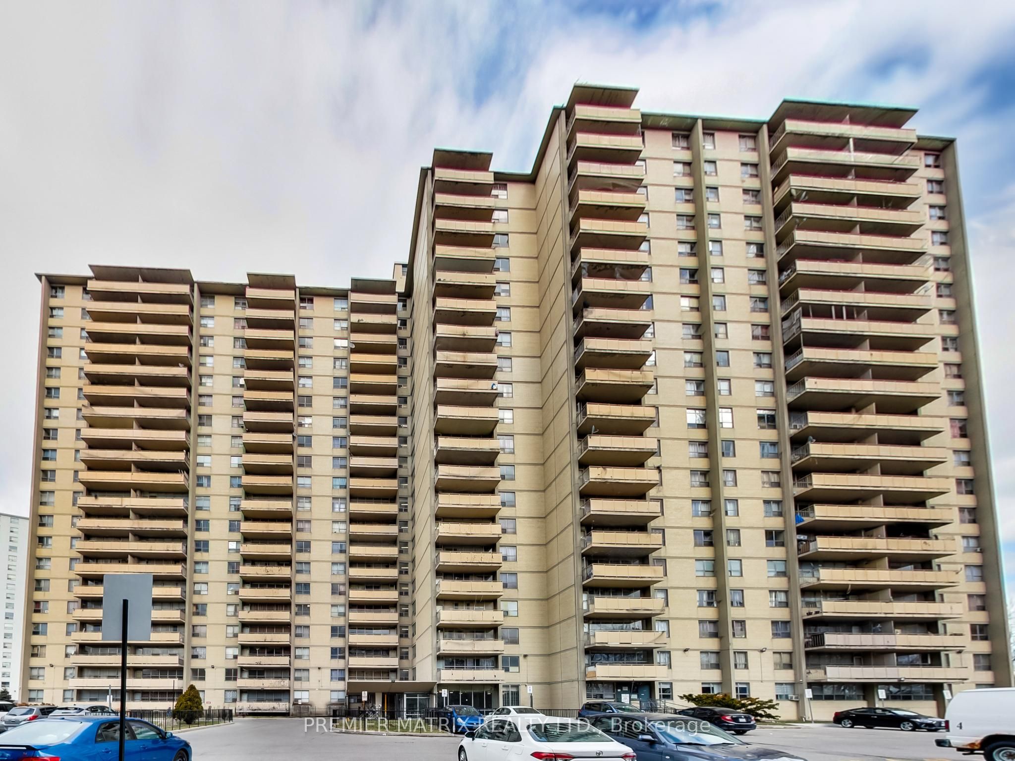 65 Thorncliffe Park Drive 1411, Toronto, ON M4H 1L2 photo 2