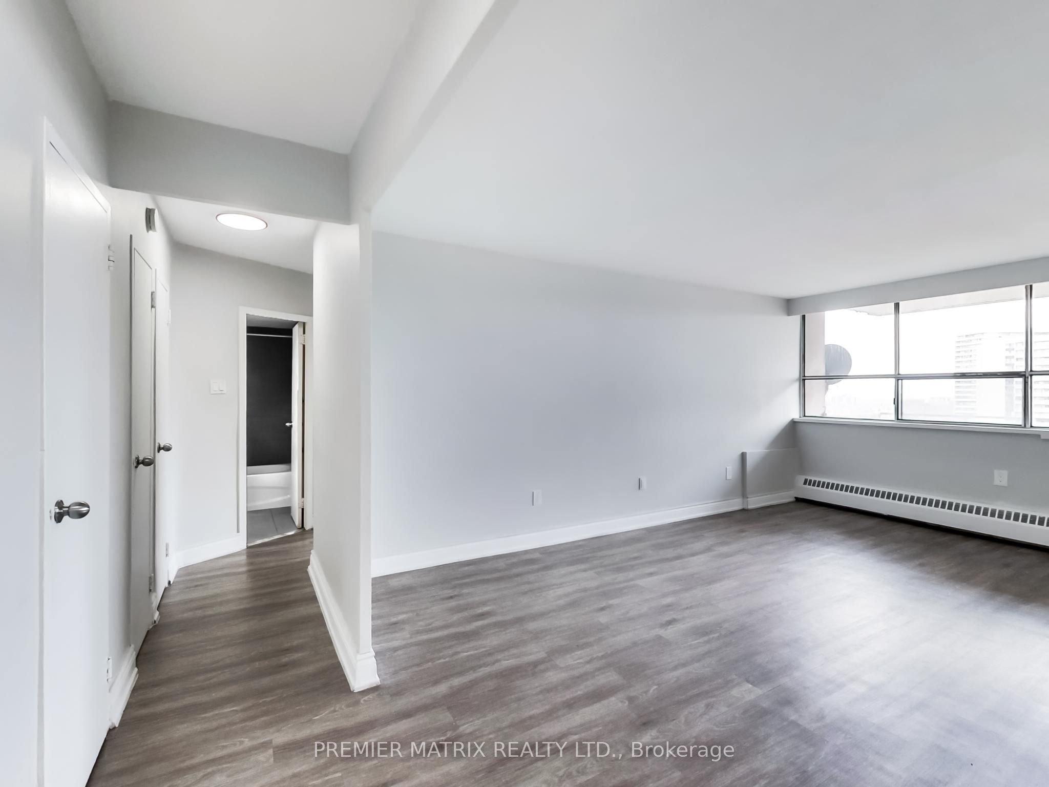 65 Thorncliffe Park Drive 1411, Toronto, ON M4H 1L2 photo 4