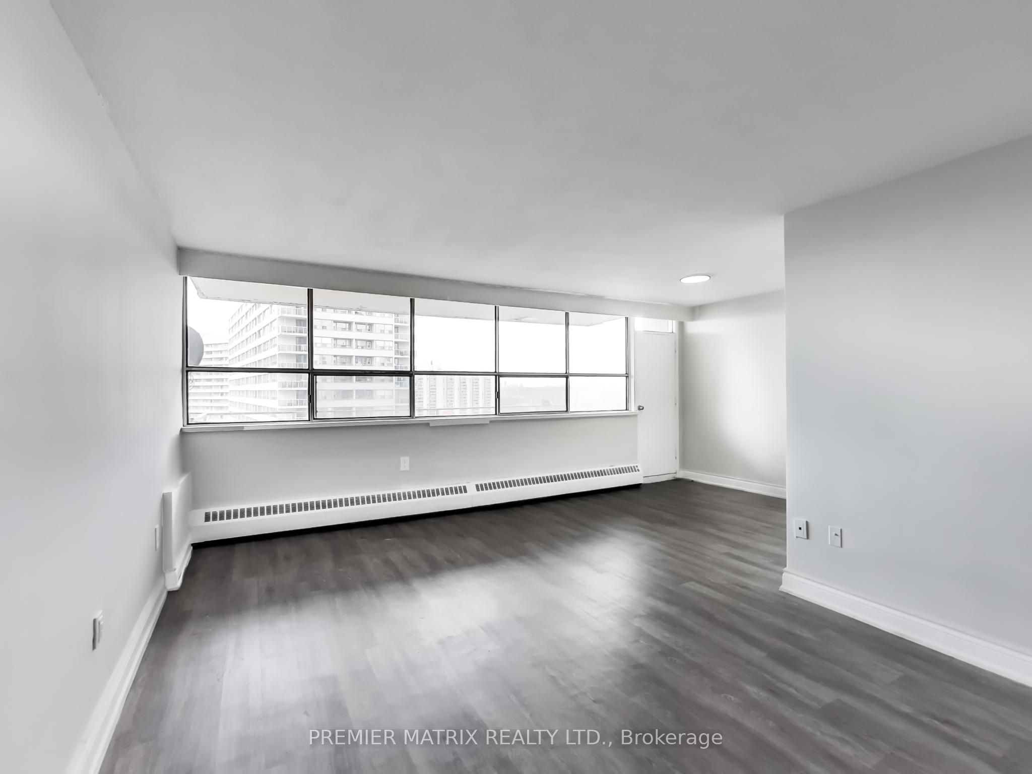 65 Thorncliffe Park Drive 1411, Toronto, ON M4H 1L2 photo 5