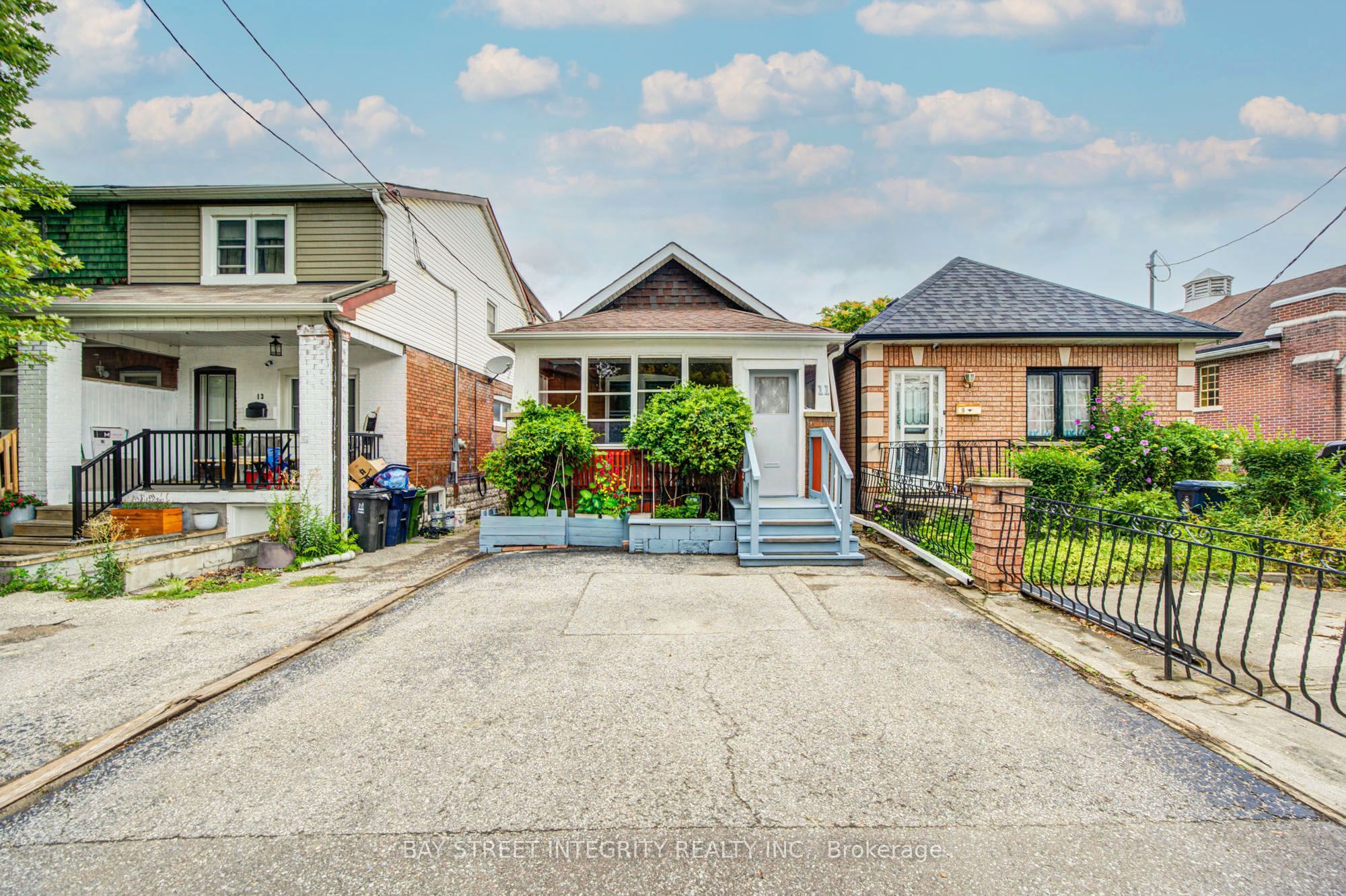 11 Glenora Avenue, Toronto, ON M6C 3Y2 photo 3