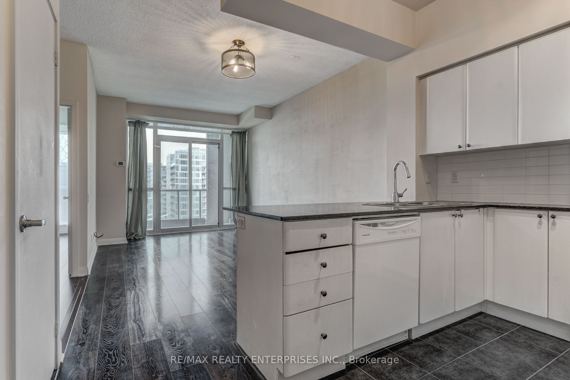 525 Wilson Avenue 1015, Toronto, ON M3H 0A7 photo 4