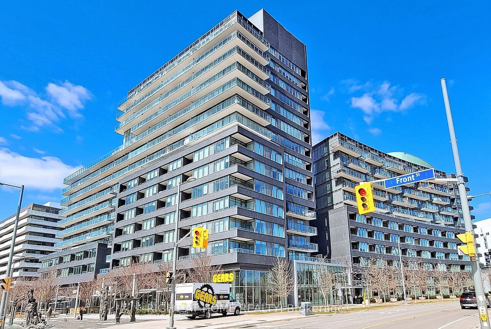 120 Bayview Avenue N525, Toronto, ON M5A 0G4