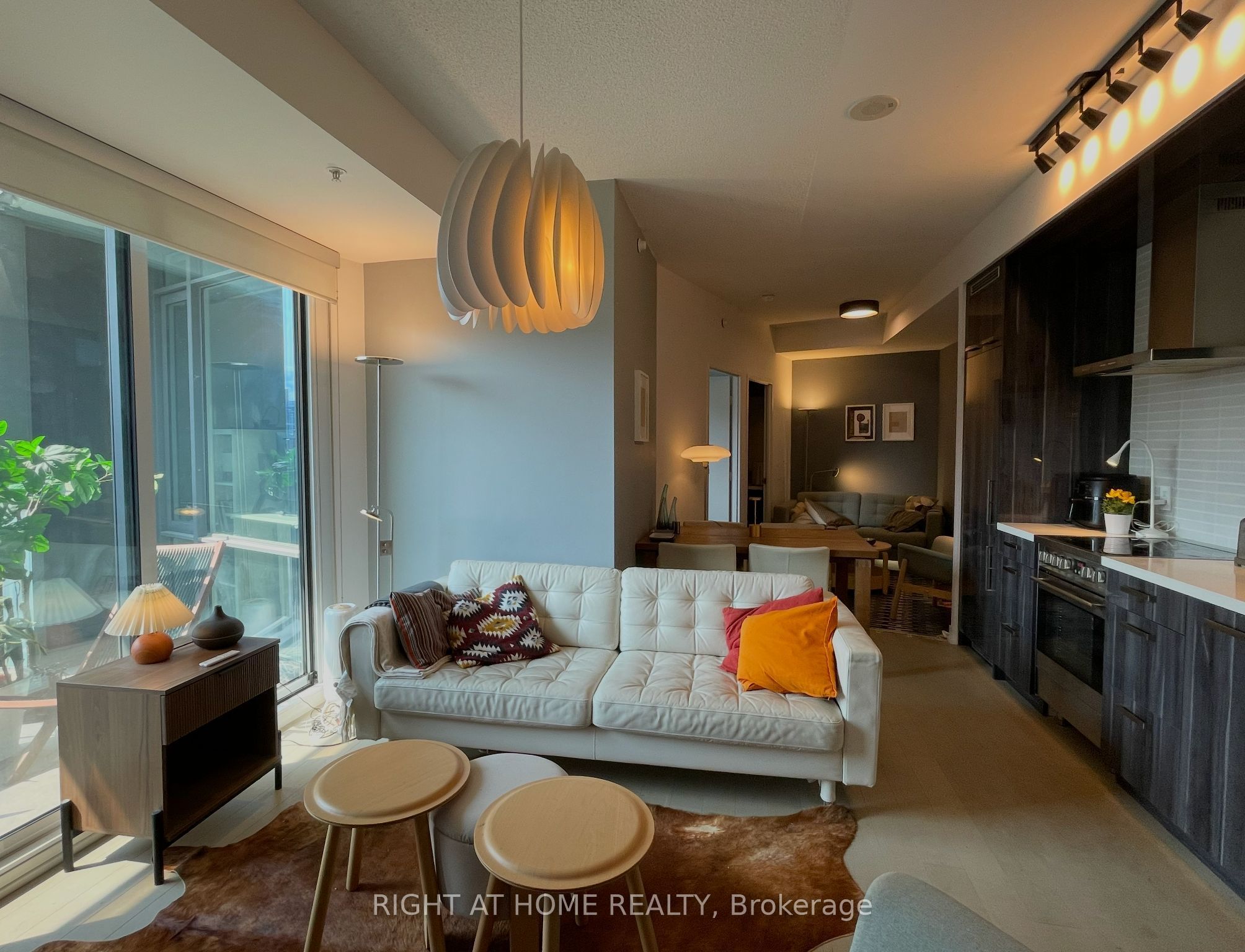 120 Bayview Avenue N525, Toronto, ON M5A 0G4 photo 3