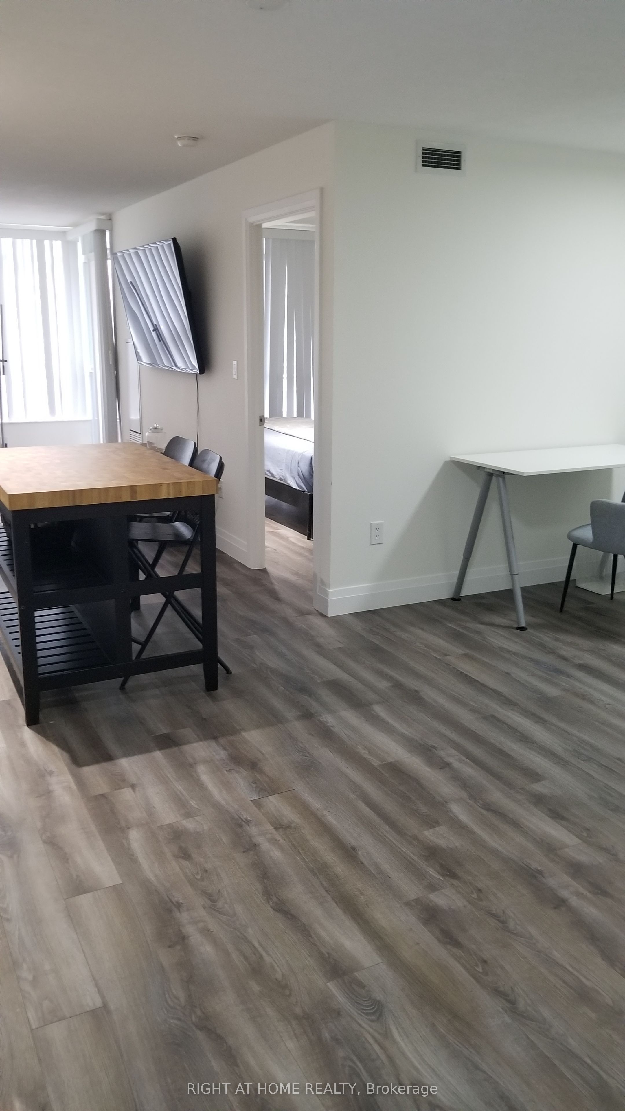 151 Dan Leckie Way 549, Toronto, ON M5V 4B2