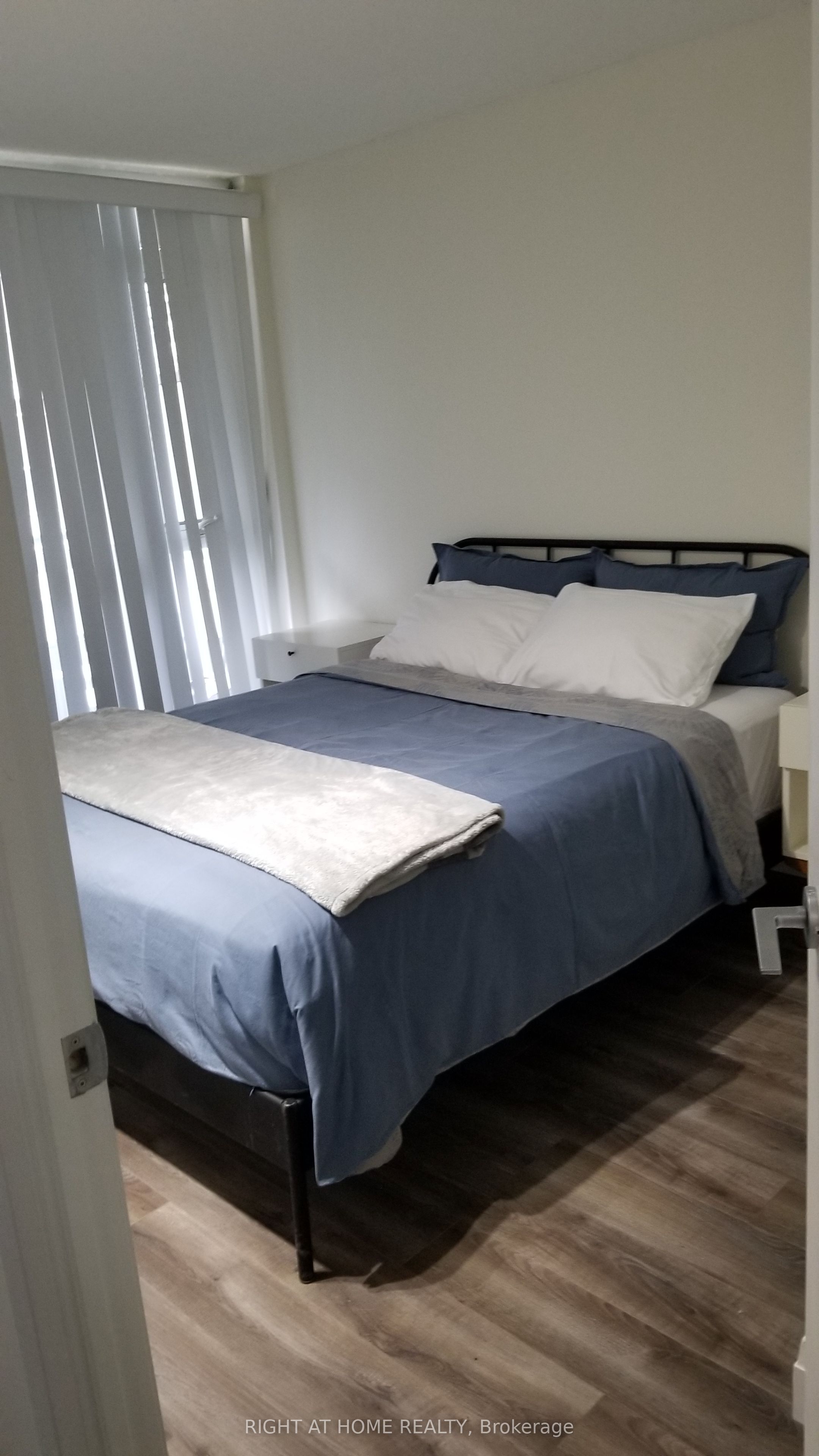 151 Dan Leckie Way 549, Toronto, ON M5V 4B2 photo 2