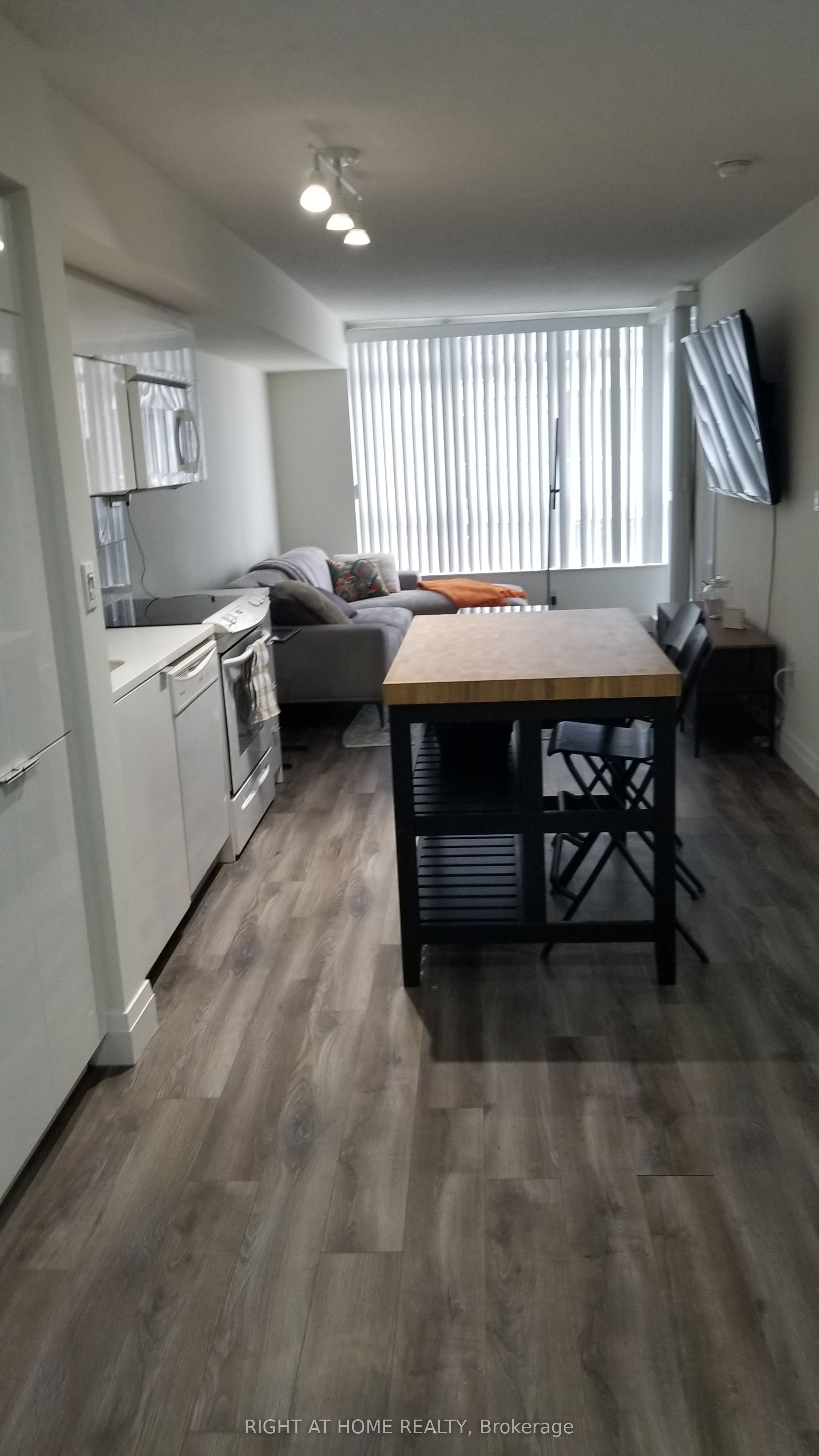 151 Dan Leckie Way 549, Toronto, ON M5V 4B2 photo 3