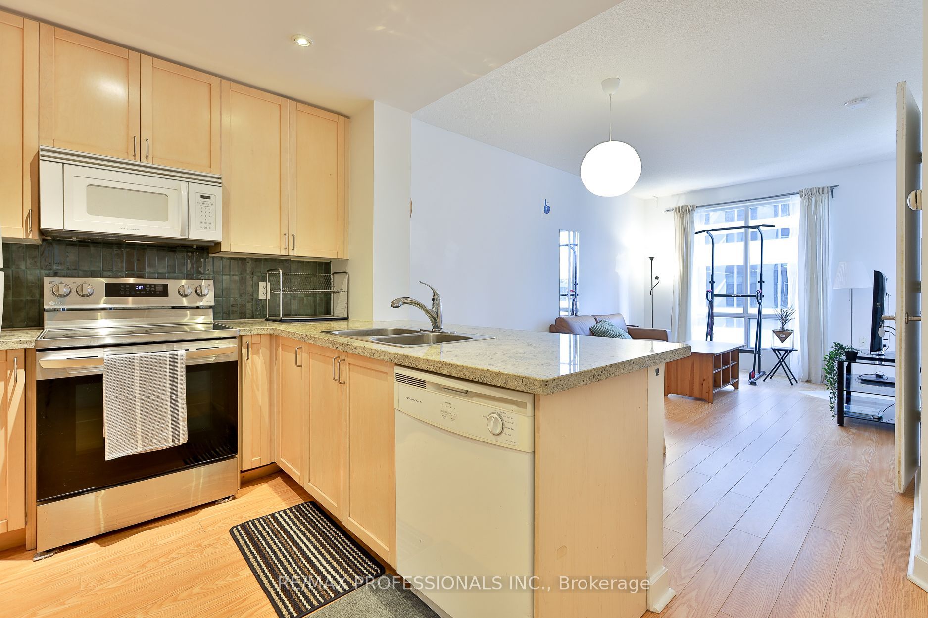 85 Bloor Street E 1608, Toronto, ON M4W 3Y1 photo 5