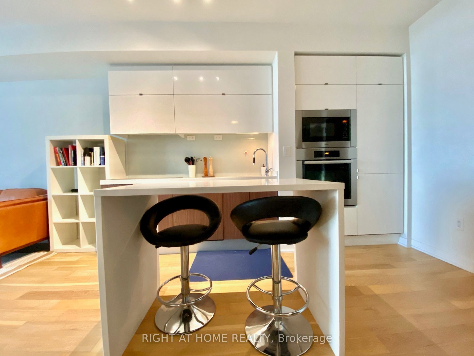 21 Iceboat Terrace 4011, Toronto, ON M5V 4A9 photo 2