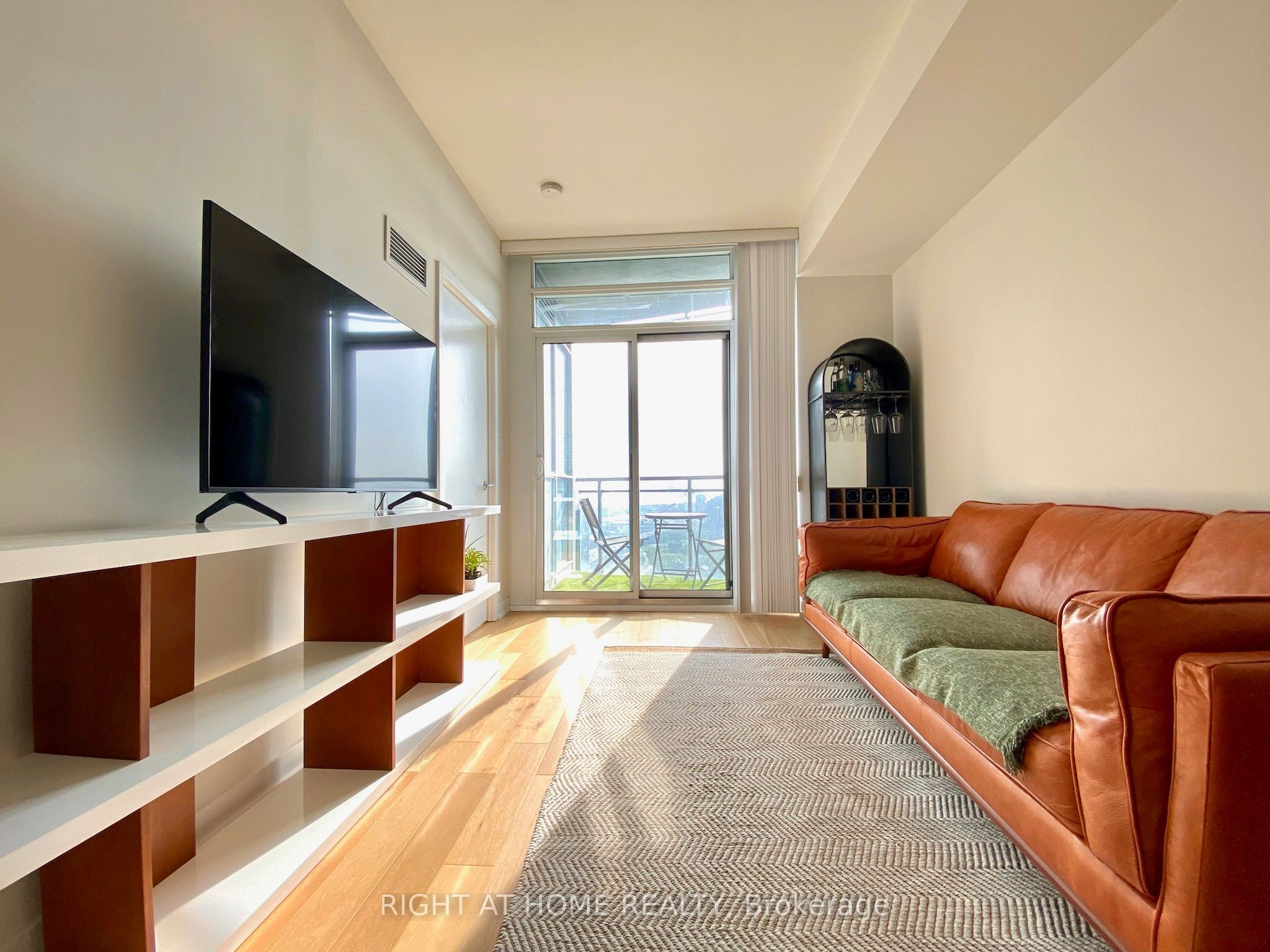 21 Iceboat Terrace 4011, Toronto, ON M5V 4A9 photo 4